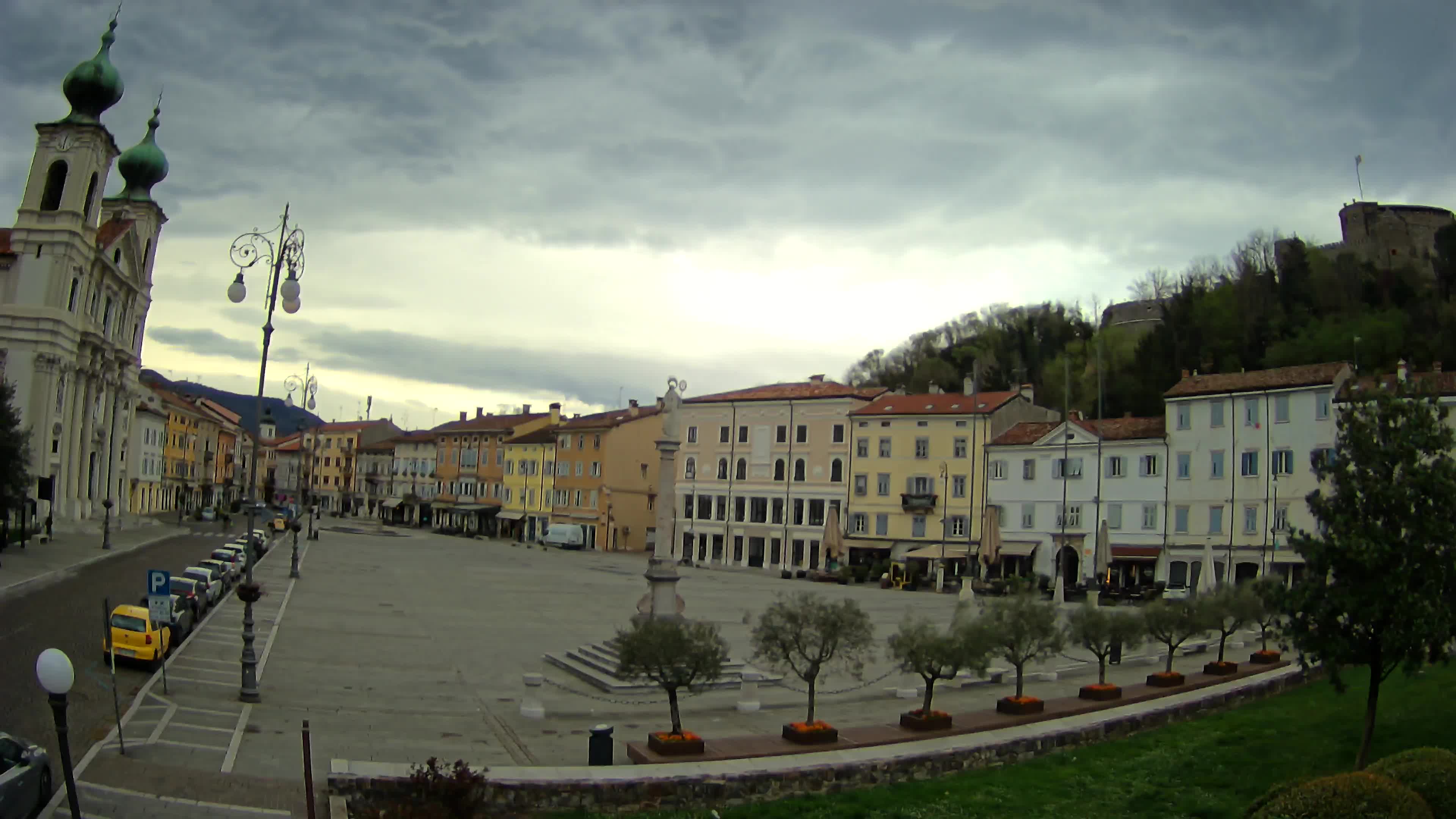Gorizia Piazza della Vittoria e chiesa di S. Ignazio