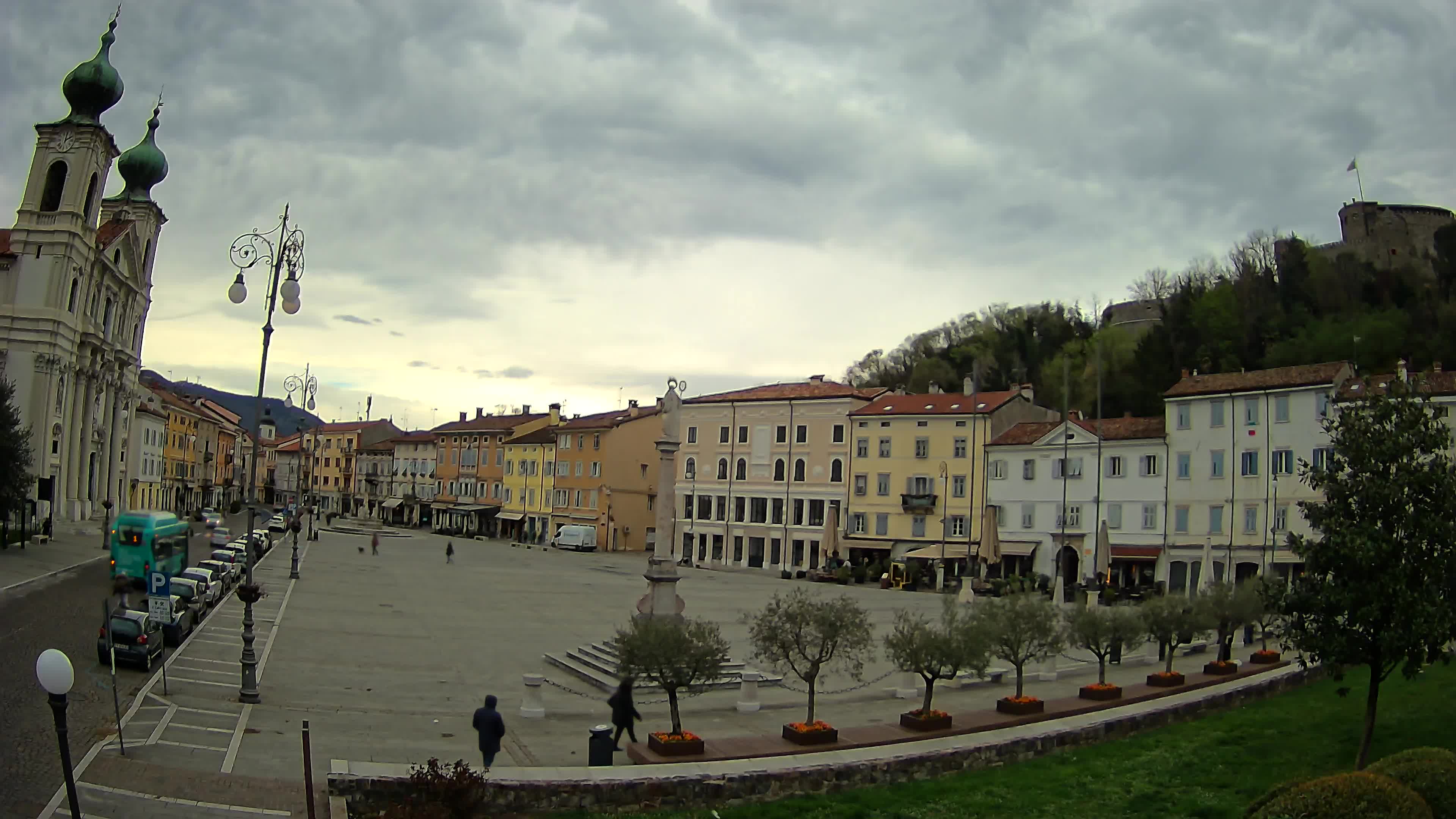Gorizia Piazza della Vittoria e chiesa di S. Ignazio