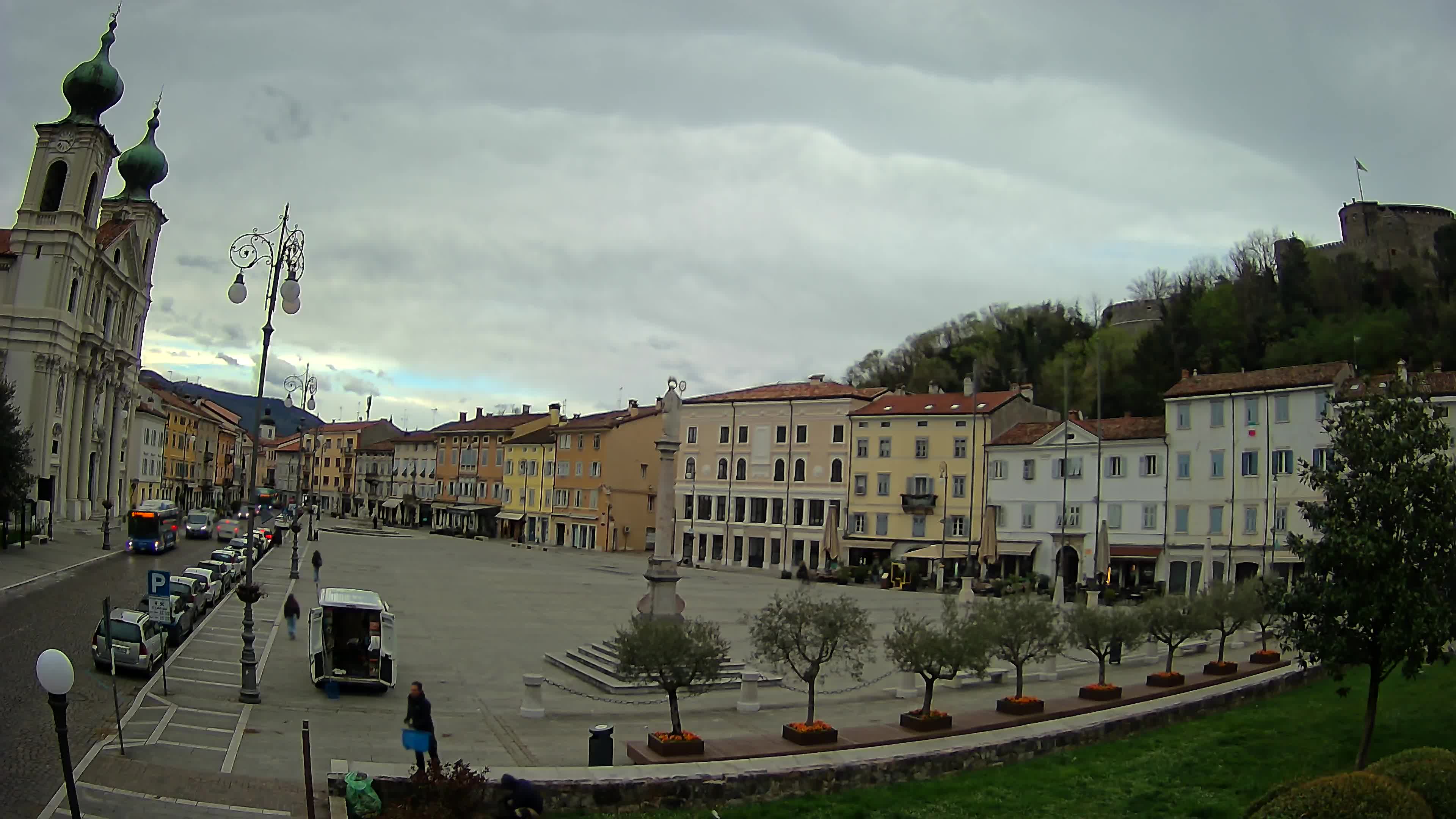 Gorizia Piazza della Vittoria e chiesa di S. Ignazio