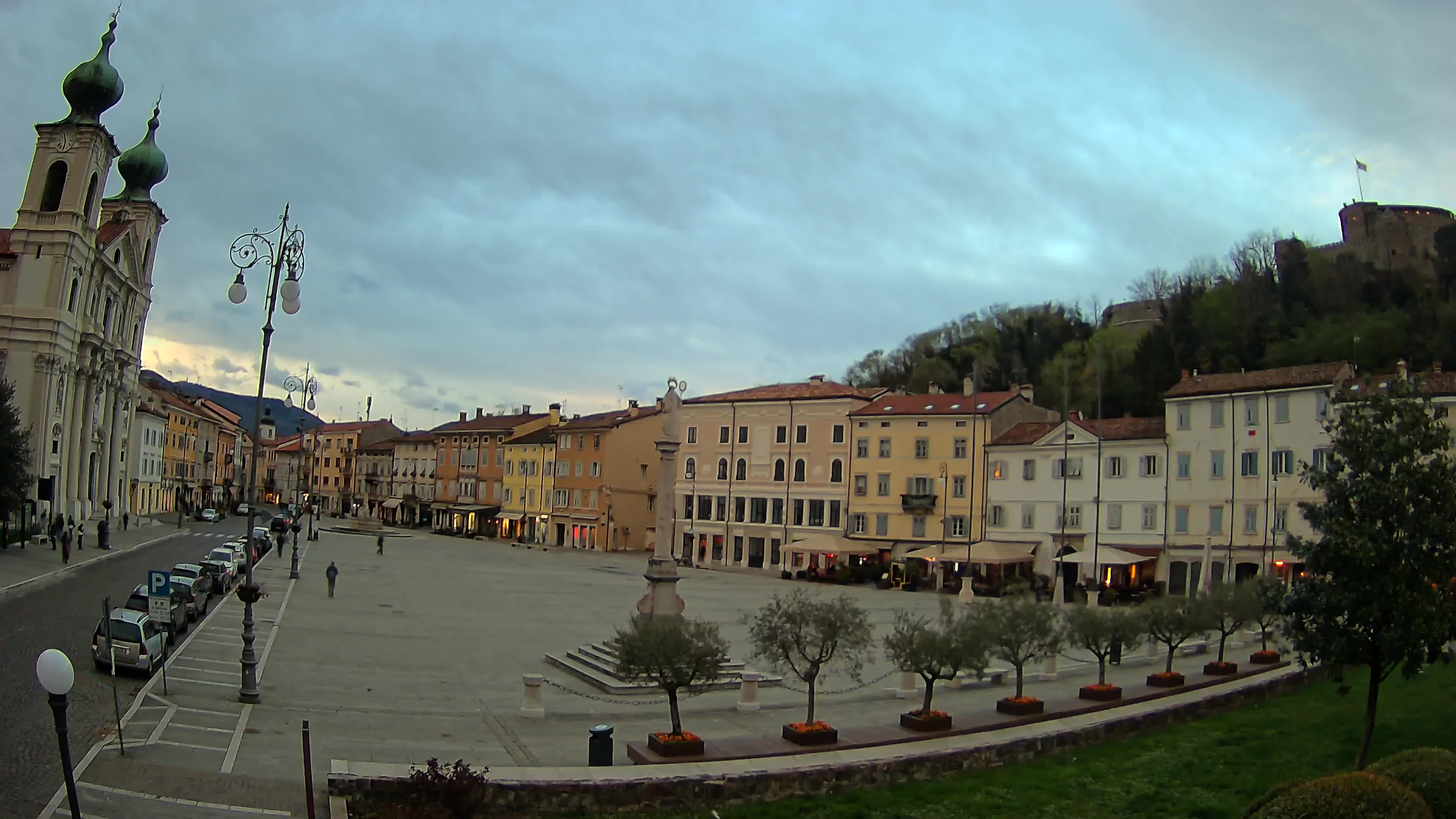 Gorizia Piazza della Vittoria e chiesa di S. Ignazio