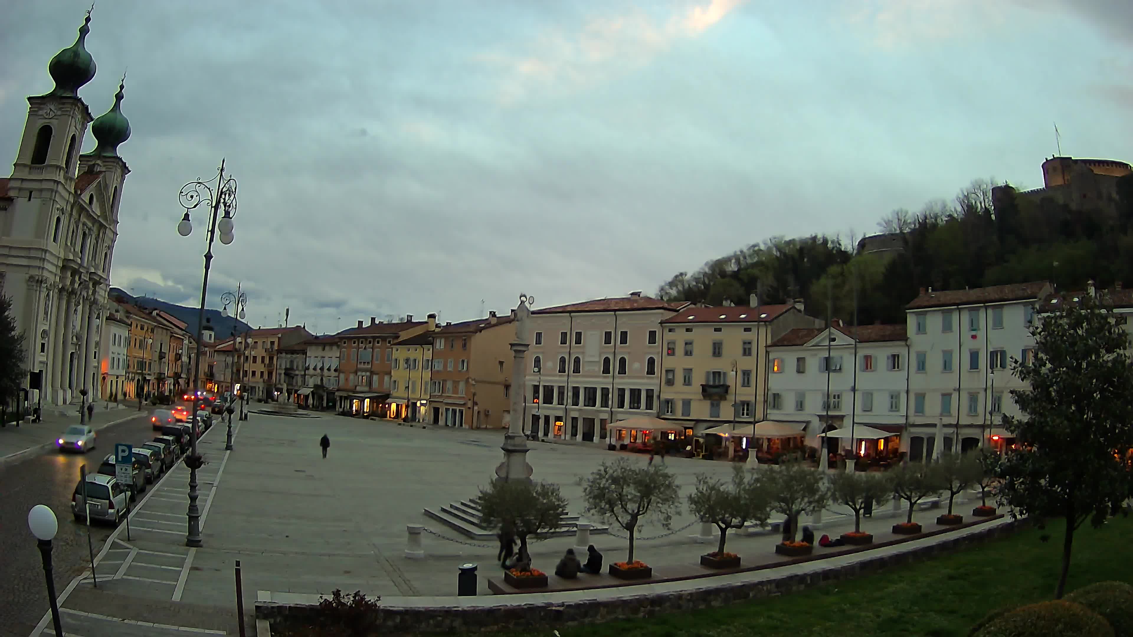 Gorizia Piazza della Vittoria e chiesa di S. Ignazio