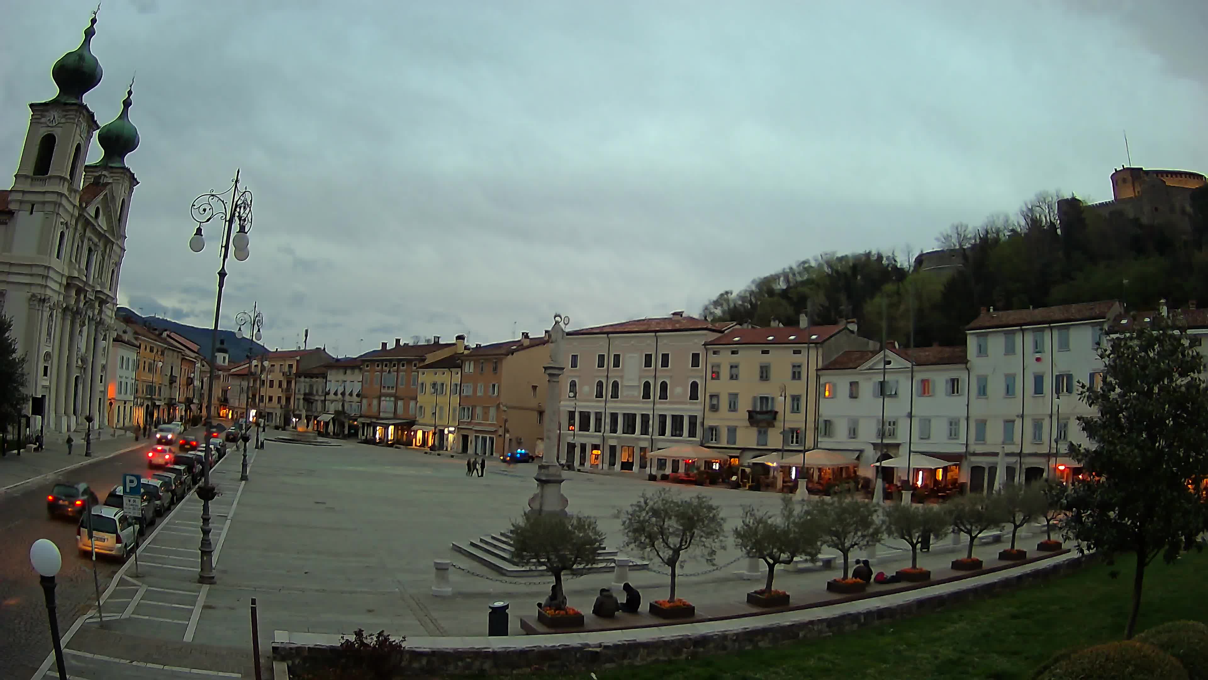 Gorizia Piazza della Vittoria e chiesa di S. Ignazio