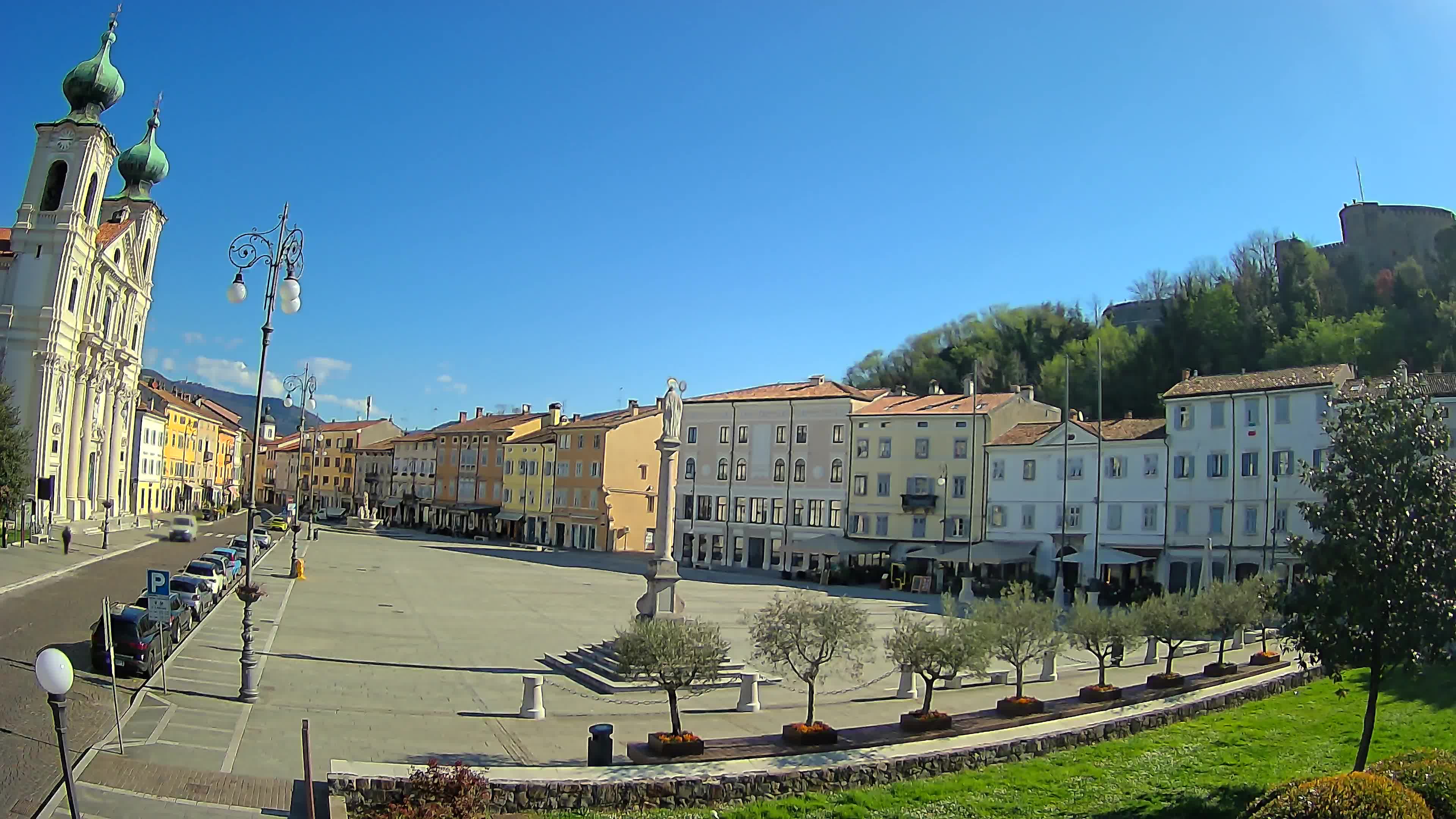 Gorizia Piazza della Vittoria e chiesa di S. Ignazio