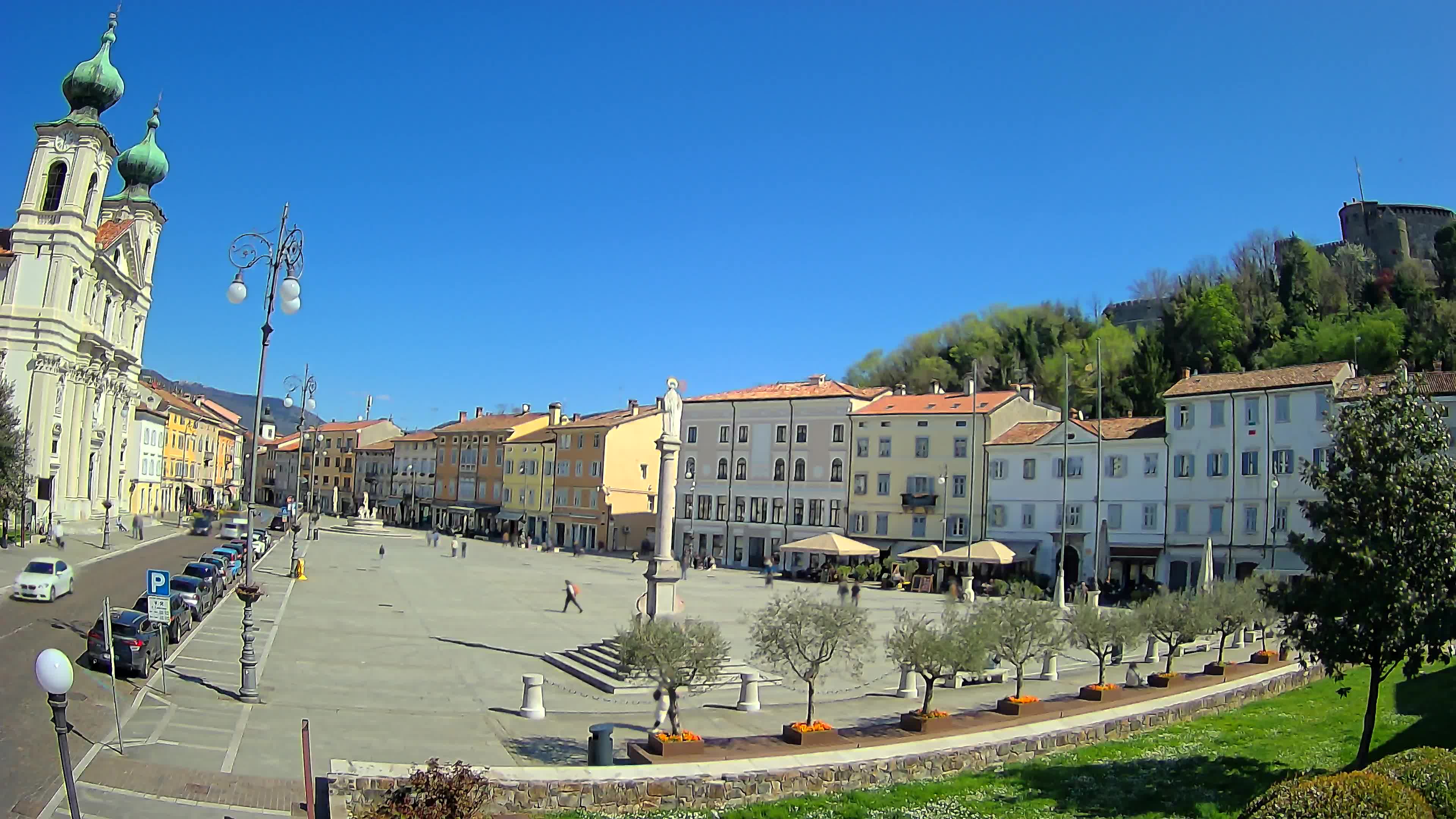 Gorizia Piazza della Vittoria e chiesa di S. Ignazio