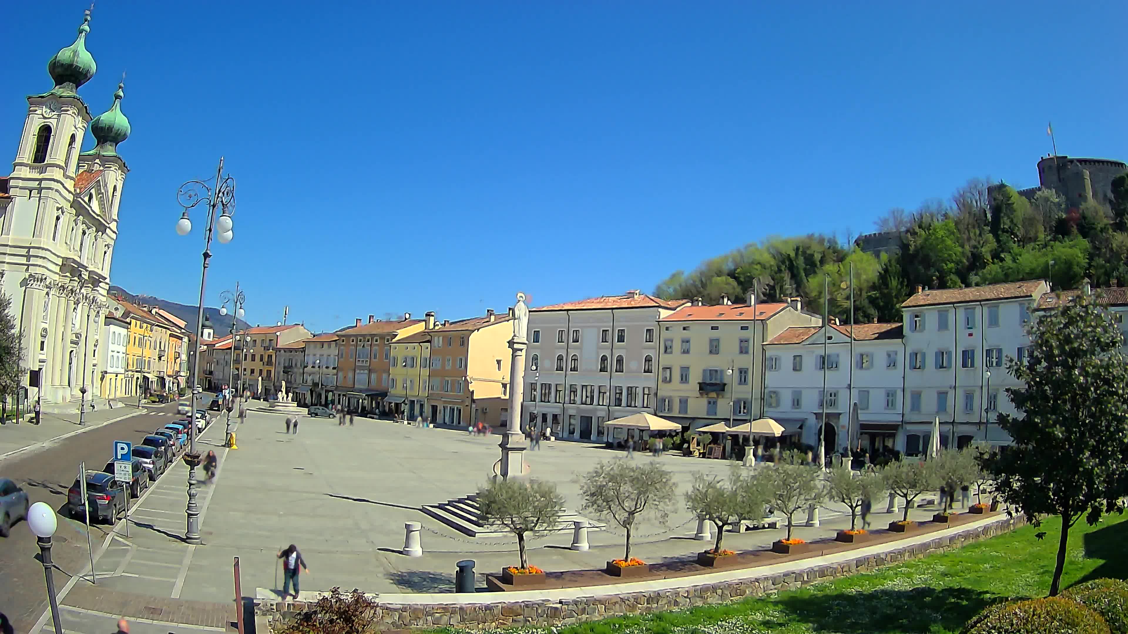 Kamera Gorica Travnik in cerkev sv. Ignacija
