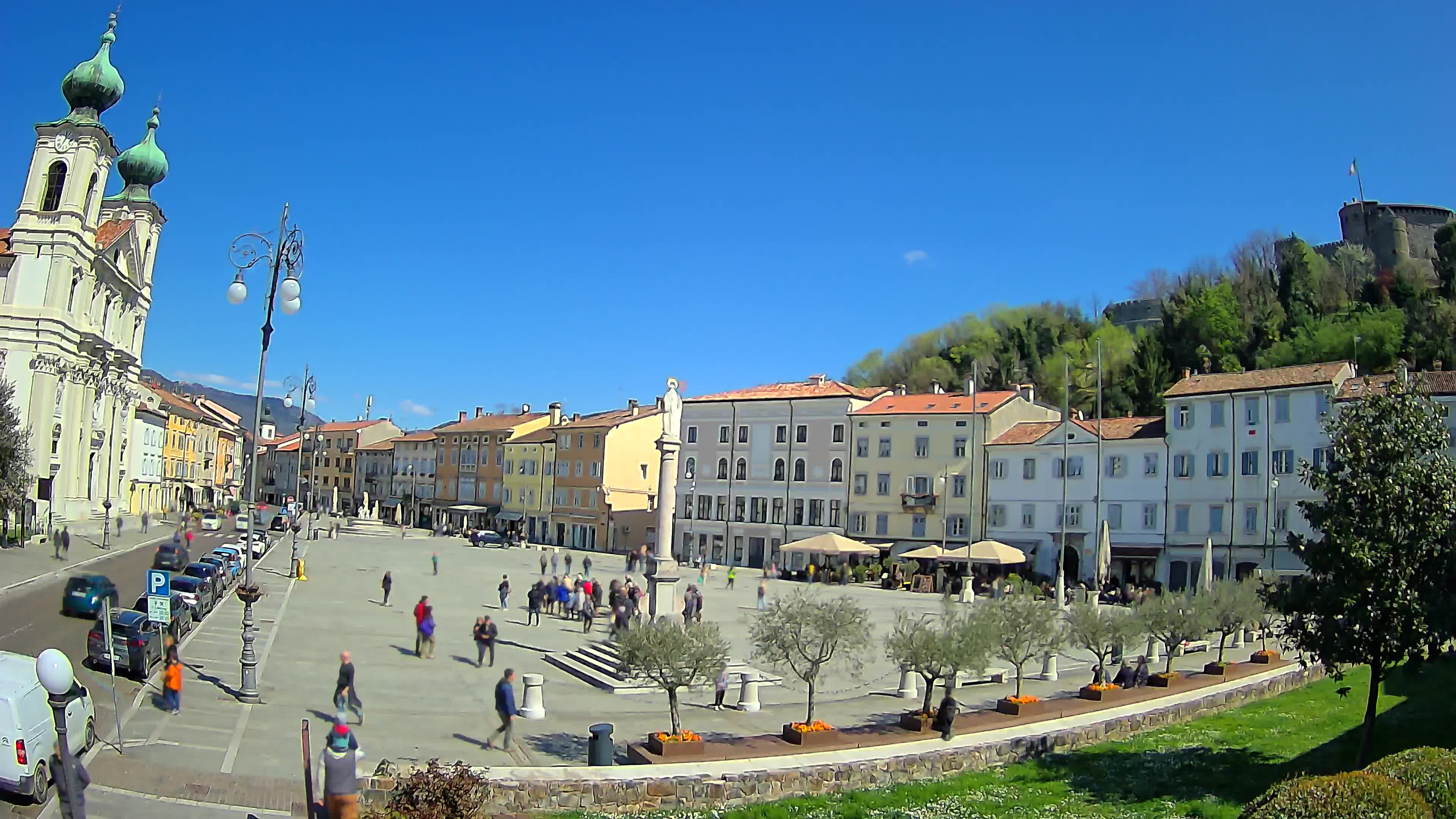 Gorizia Piazza della Vittoria e chiesa di S. Ignazio