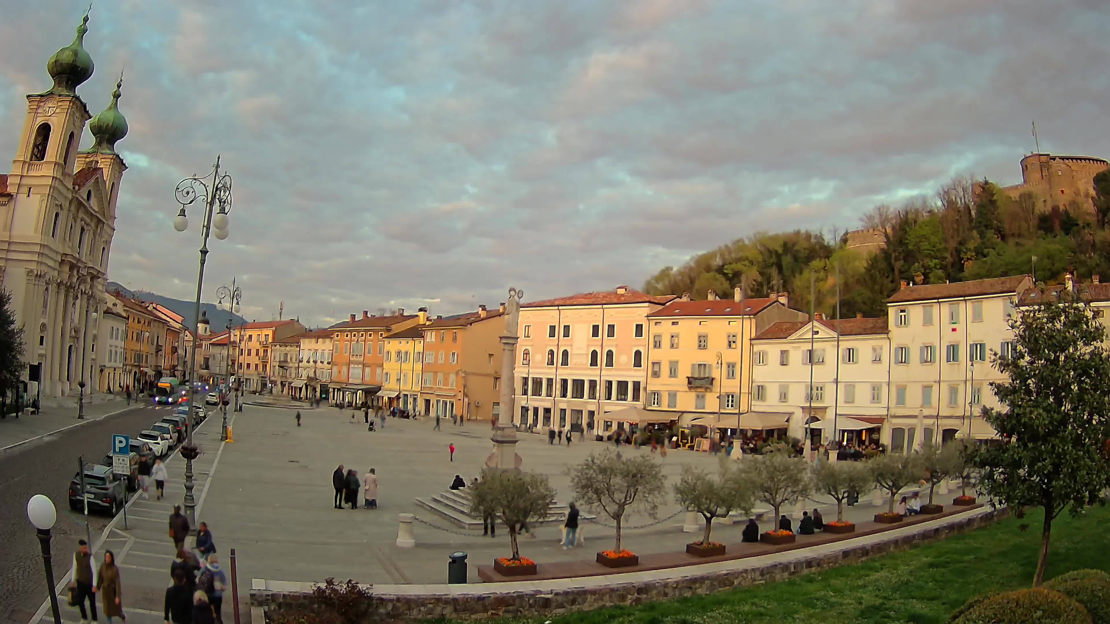 Gorizia Piazza della Vittoria e chiesa di S. Ignazio