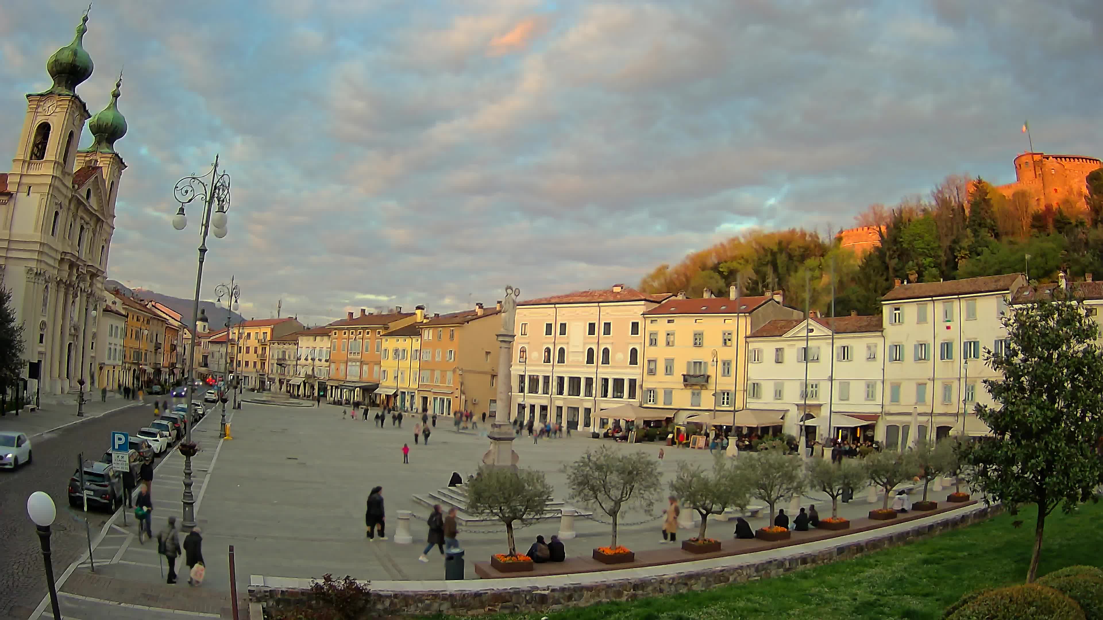 Gorizia Piazza della Vittoria e chiesa di S. Ignazio