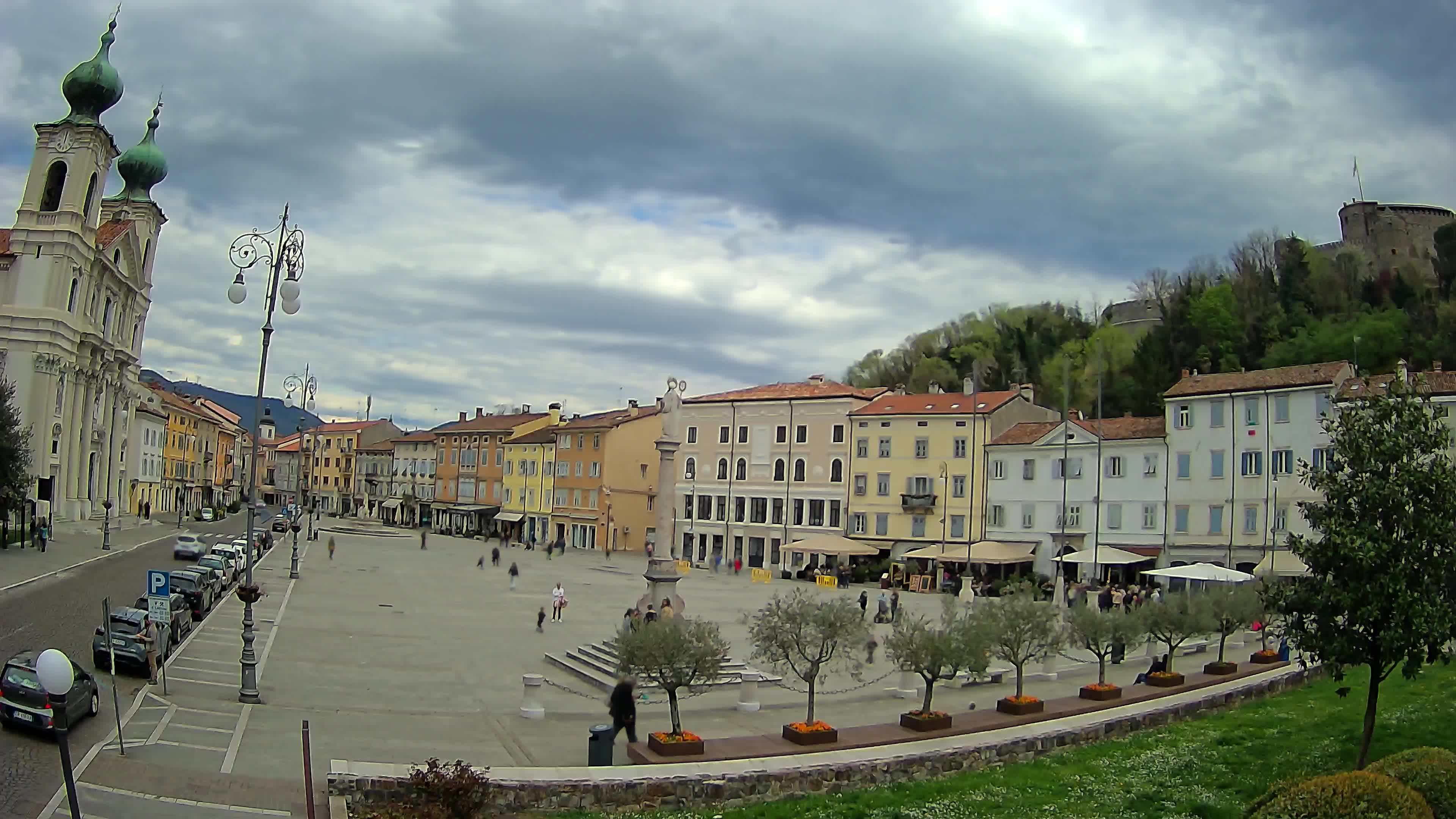 Gorizia Piazza della Vittoria e chiesa di S. Ignazio