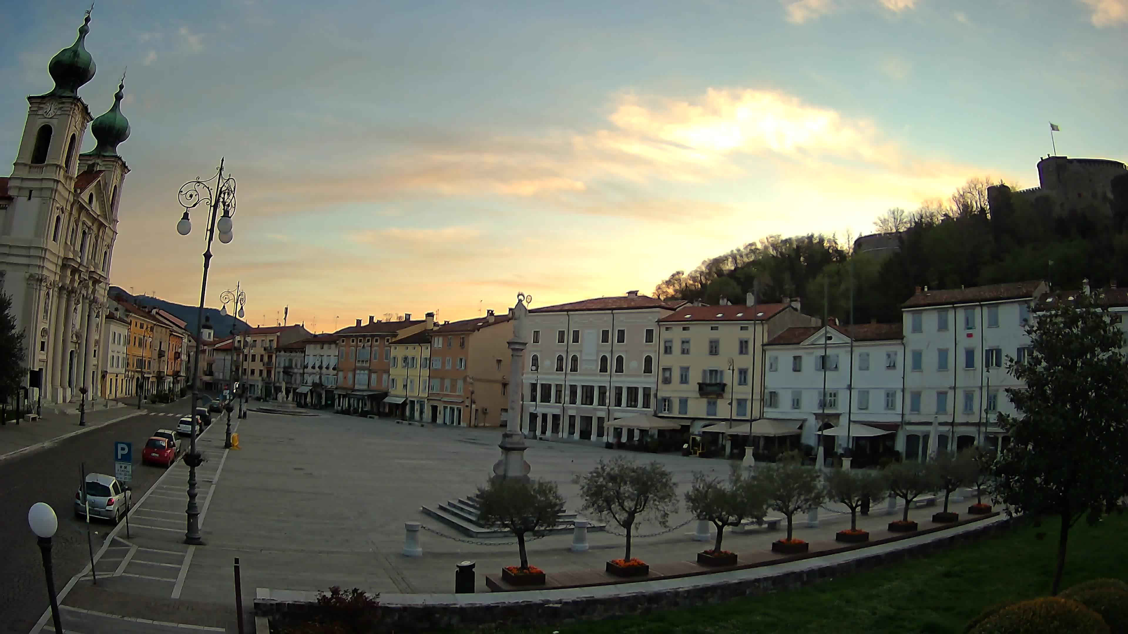 Kamera Gorica Travnik in cerkev sv. Ignacija