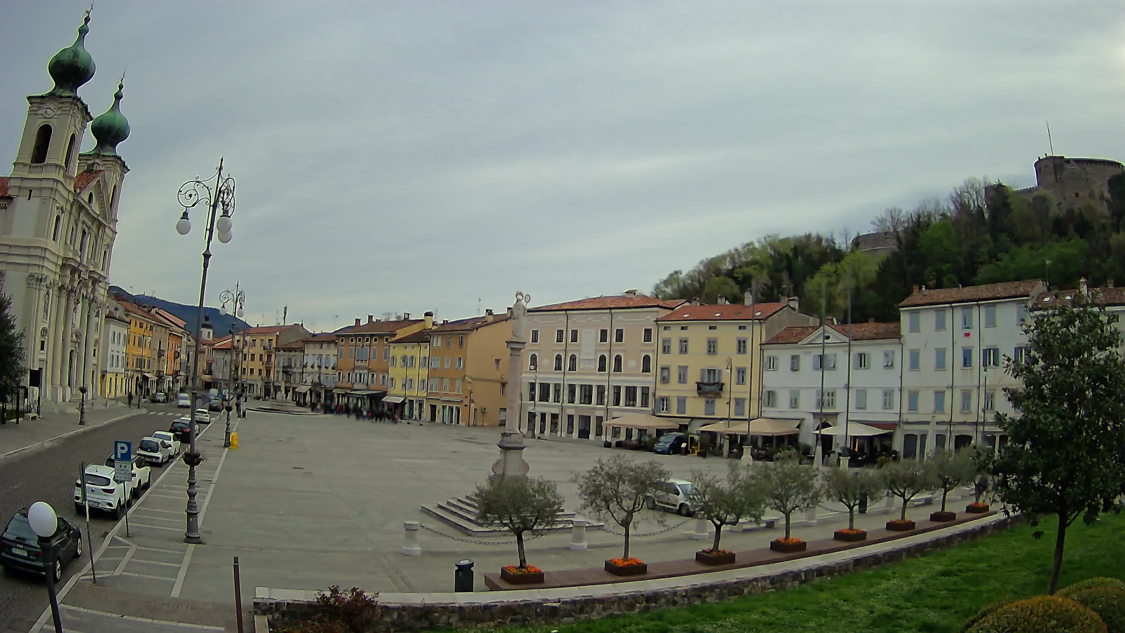 Kamera Gorica Travnik in cerkev sv. Ignacija