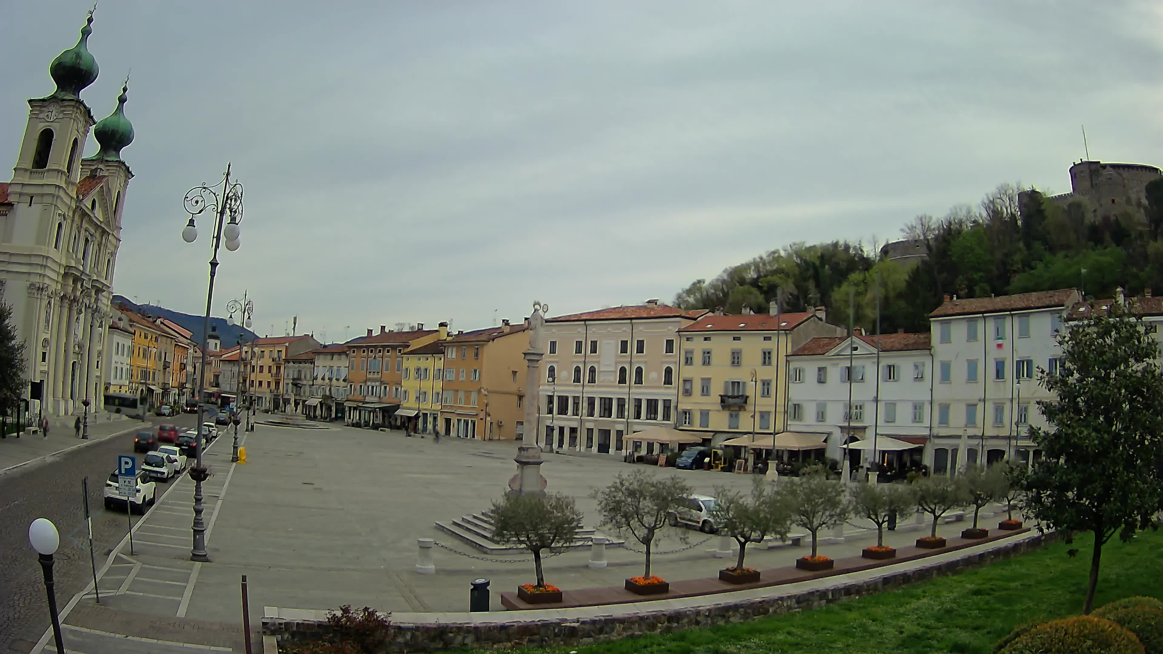 Gorizia Piazza della Vittoria e chiesa di S. Ignazio