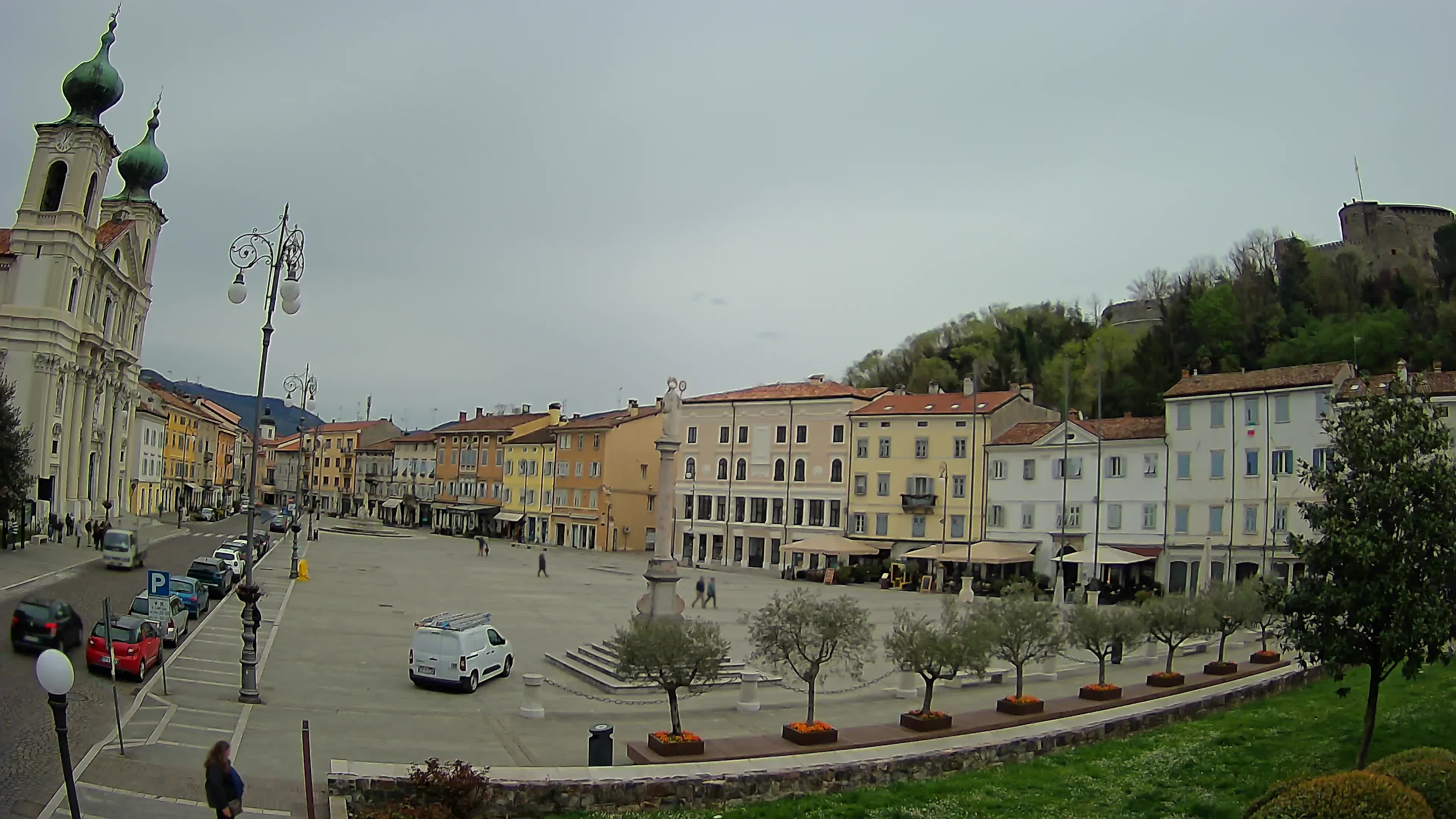 Gorizia Piazza della Vittoria e chiesa di S. Ignazio