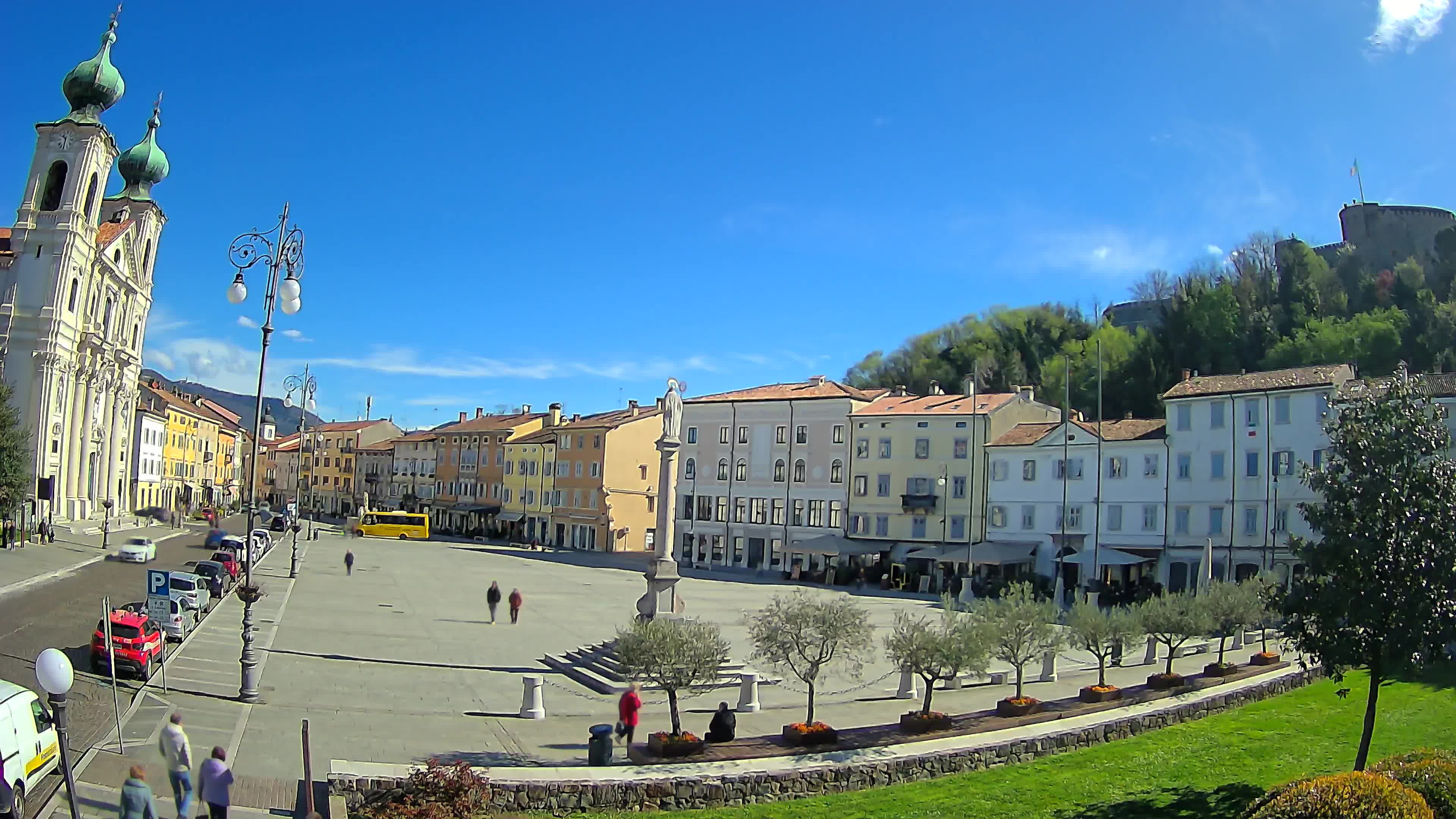 Gorizia Piazza della Vittoria e chiesa di S. Ignazio