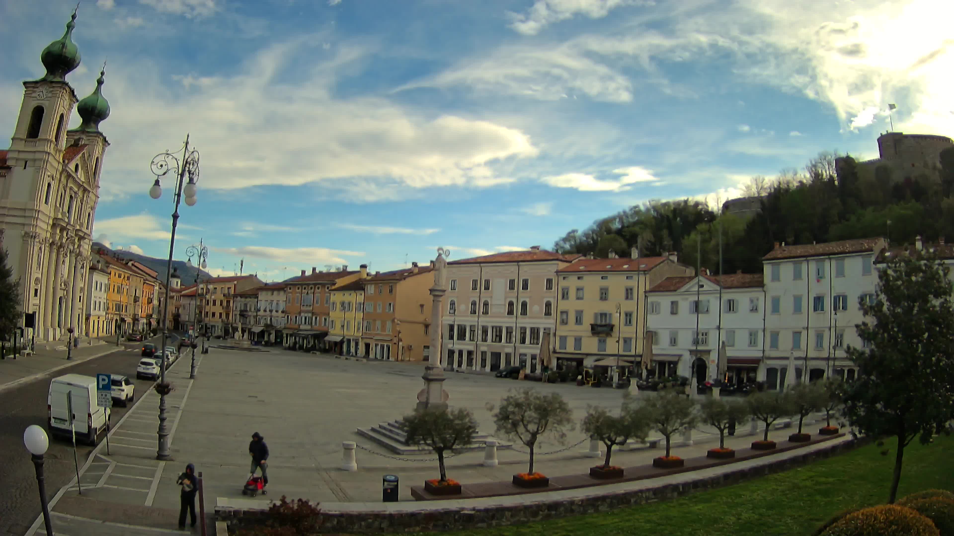 Gorizia Piazza della Vittoria e chiesa di S. Ignazio