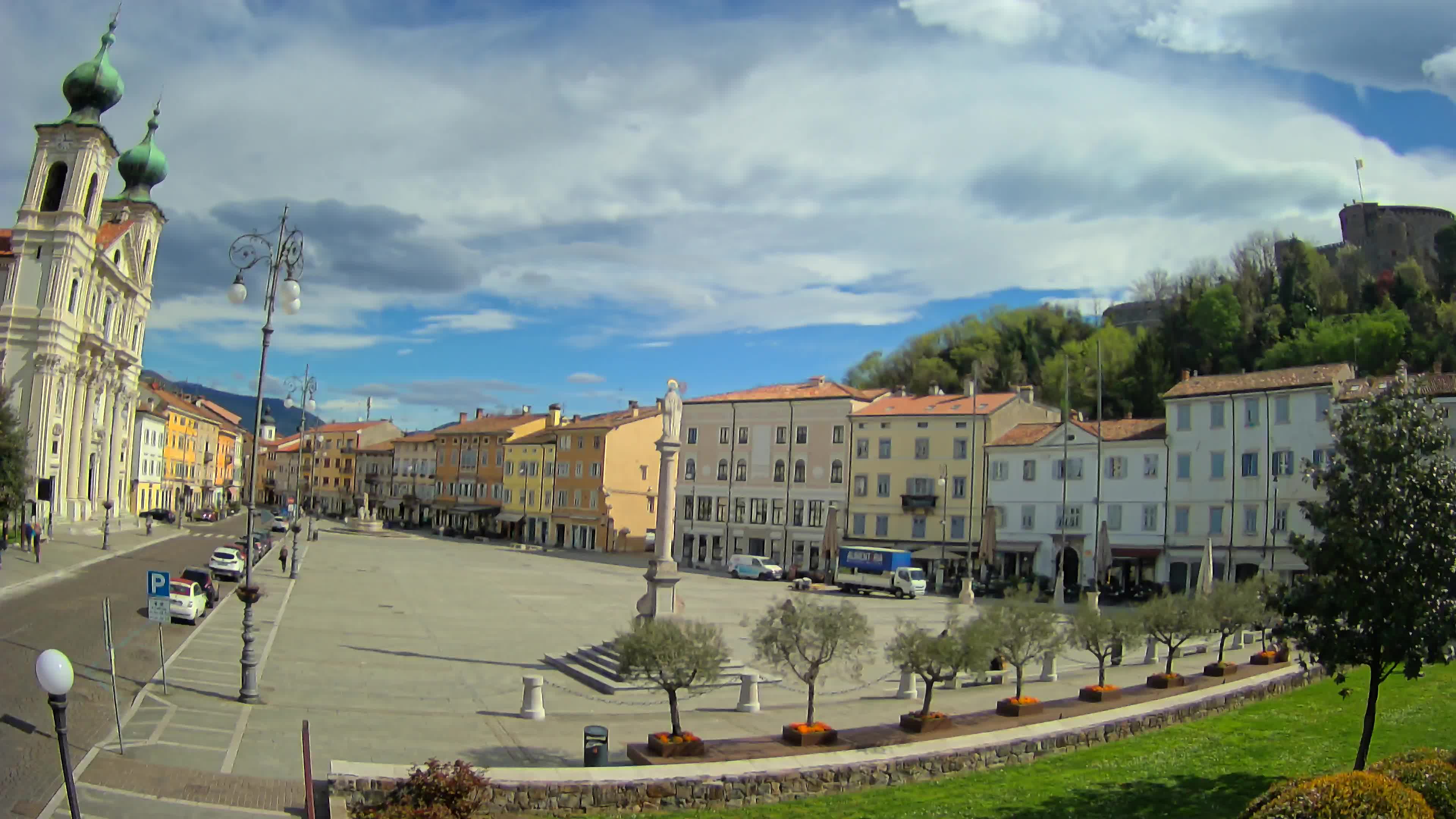 Gorizia Piazza della Vittoria e chiesa di S. Ignazio