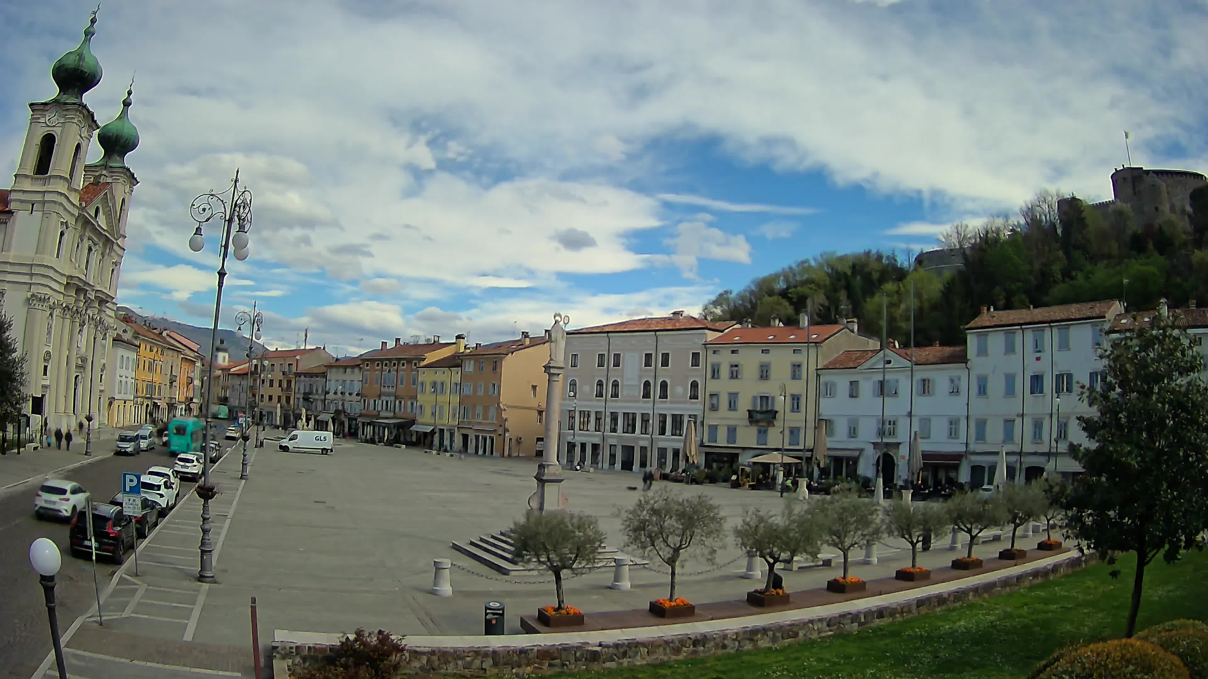Gorizia Piazza della Vittoria e chiesa di S. Ignazio