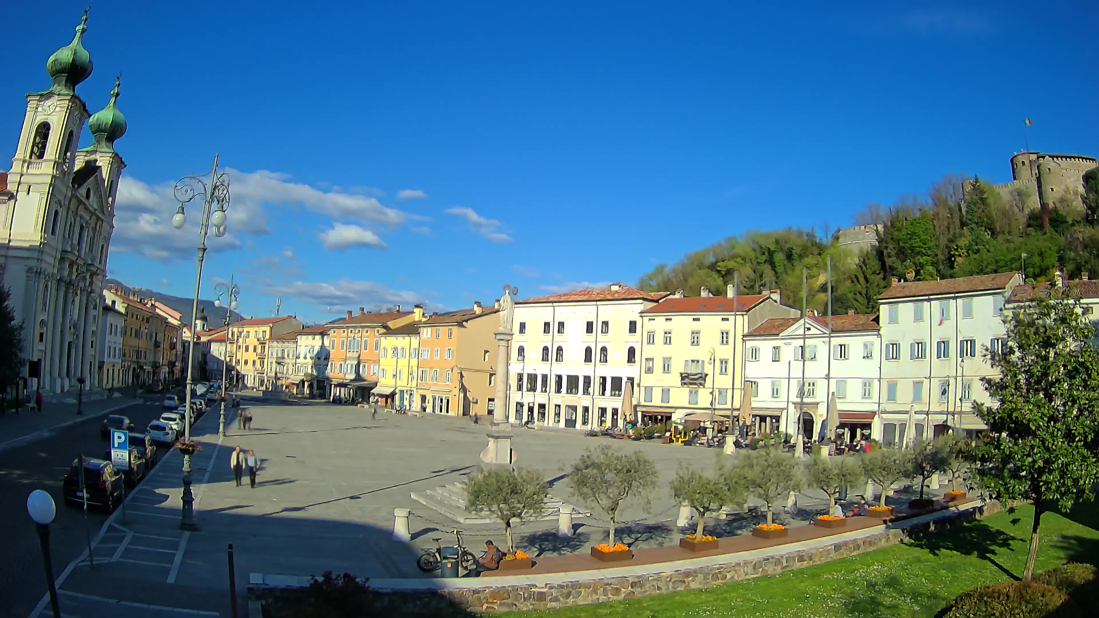 Gorizia Piazza della Vittoria e chiesa di S. Ignazio