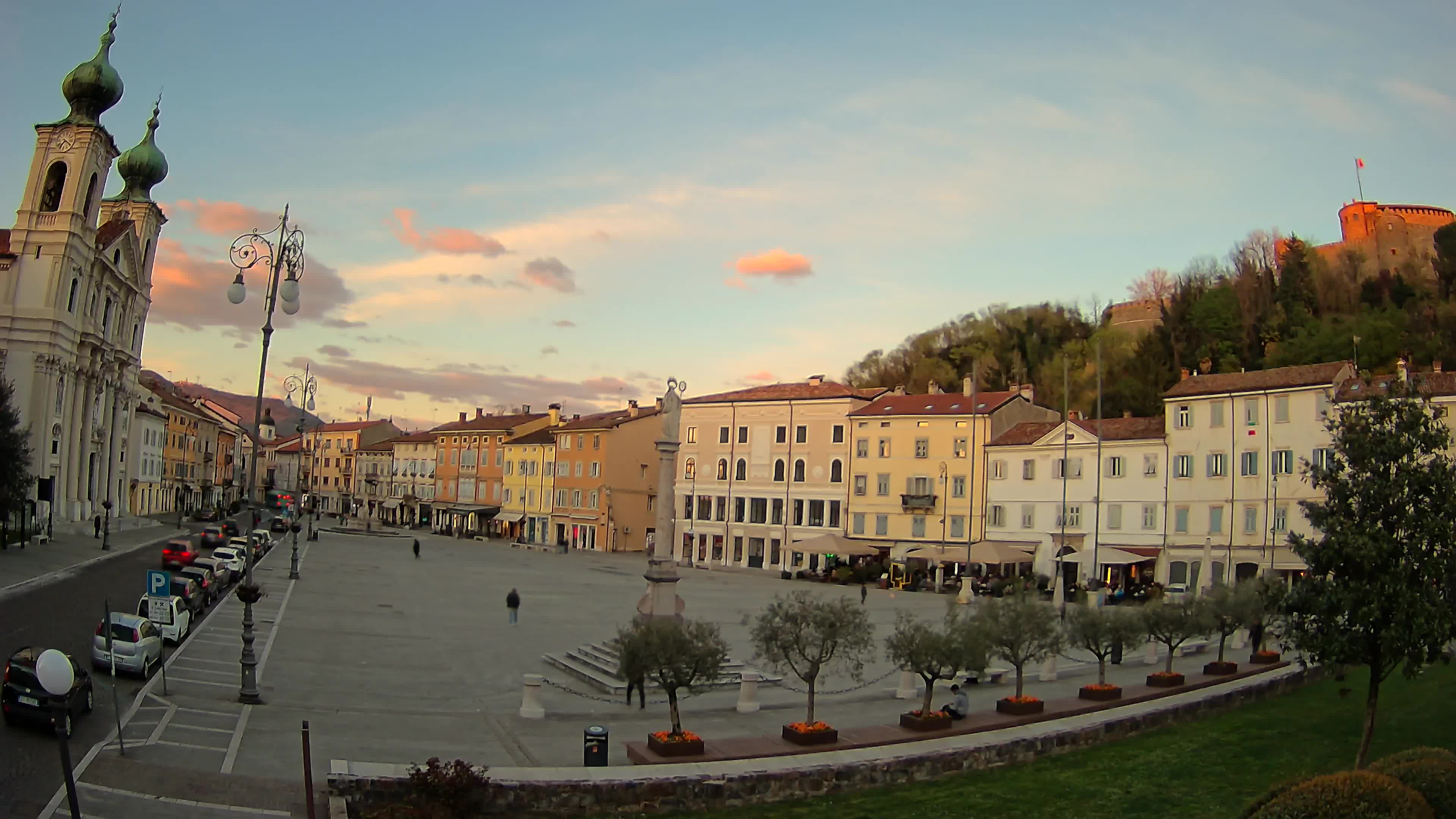 Gorizia Piazza della Vittoria e chiesa di S. Ignazio