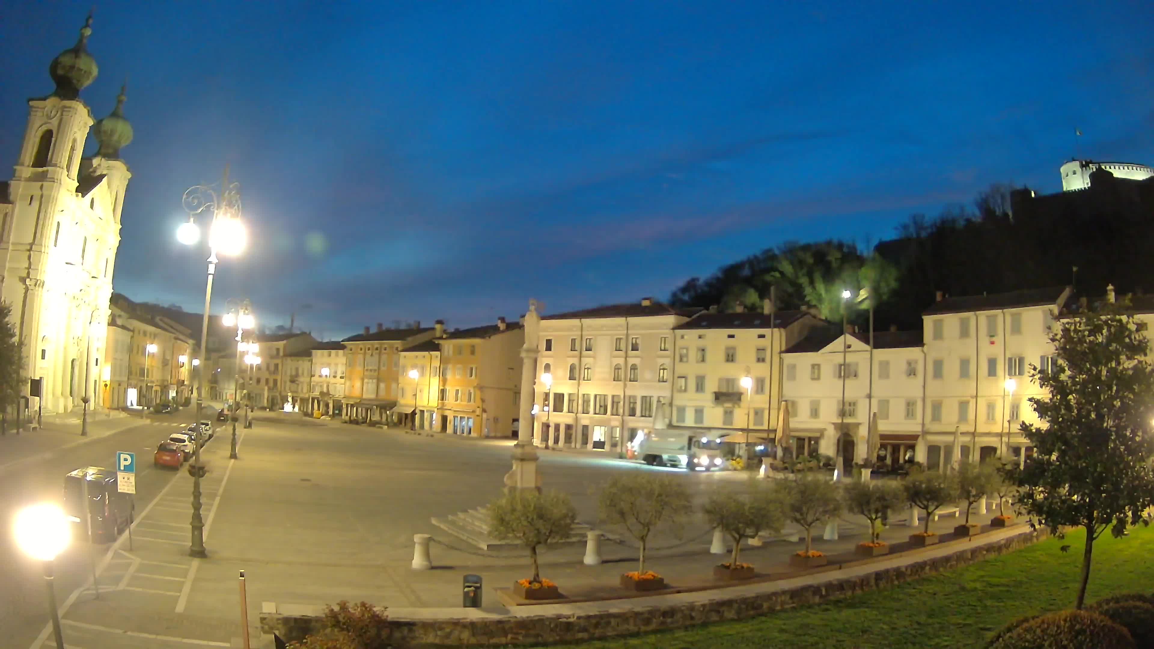 Gorizia Piazza della Vittoria e chiesa di S. Ignazio