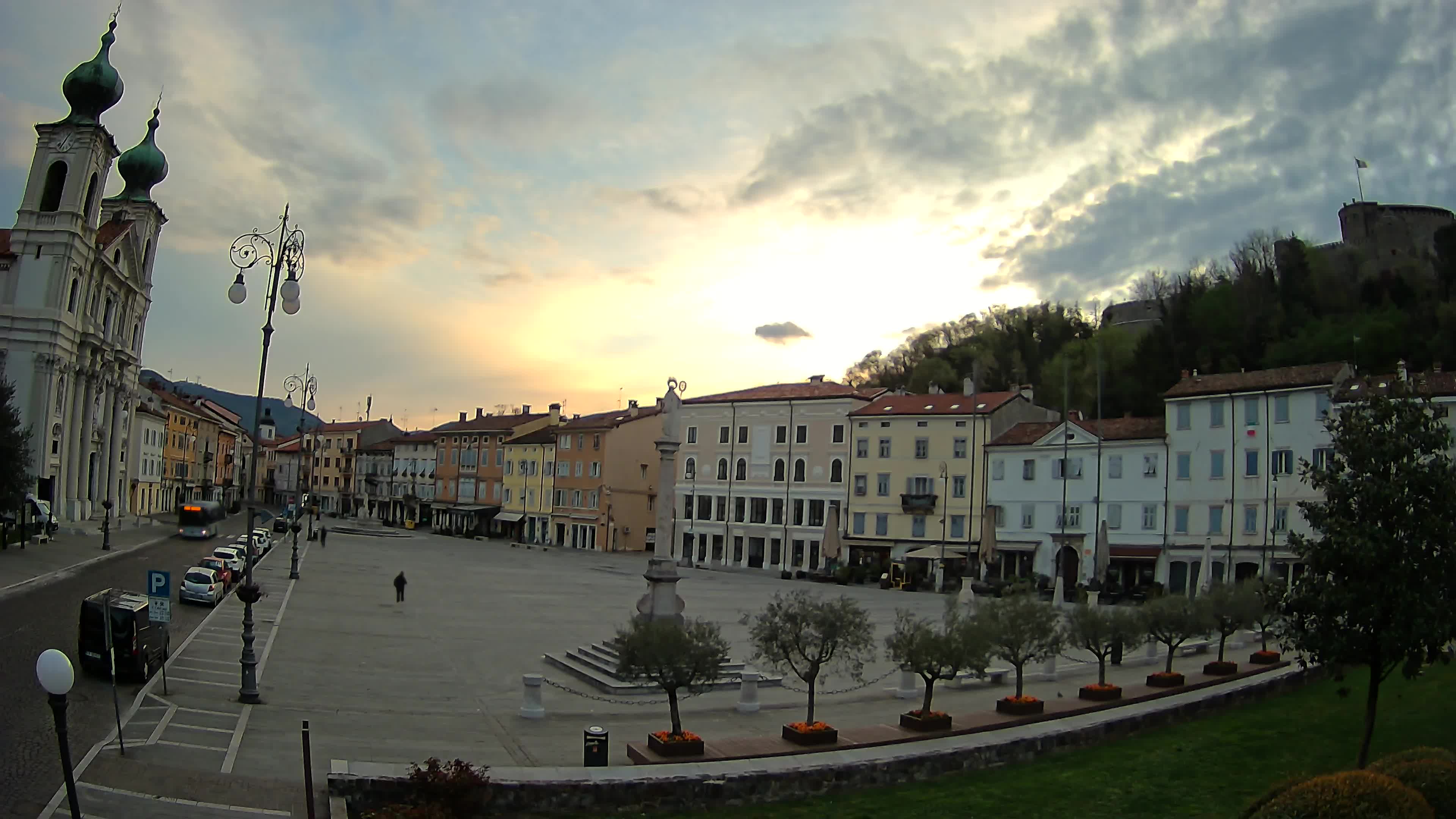 Gorizia Piazza della Vittoria e chiesa di S. Ignazio
