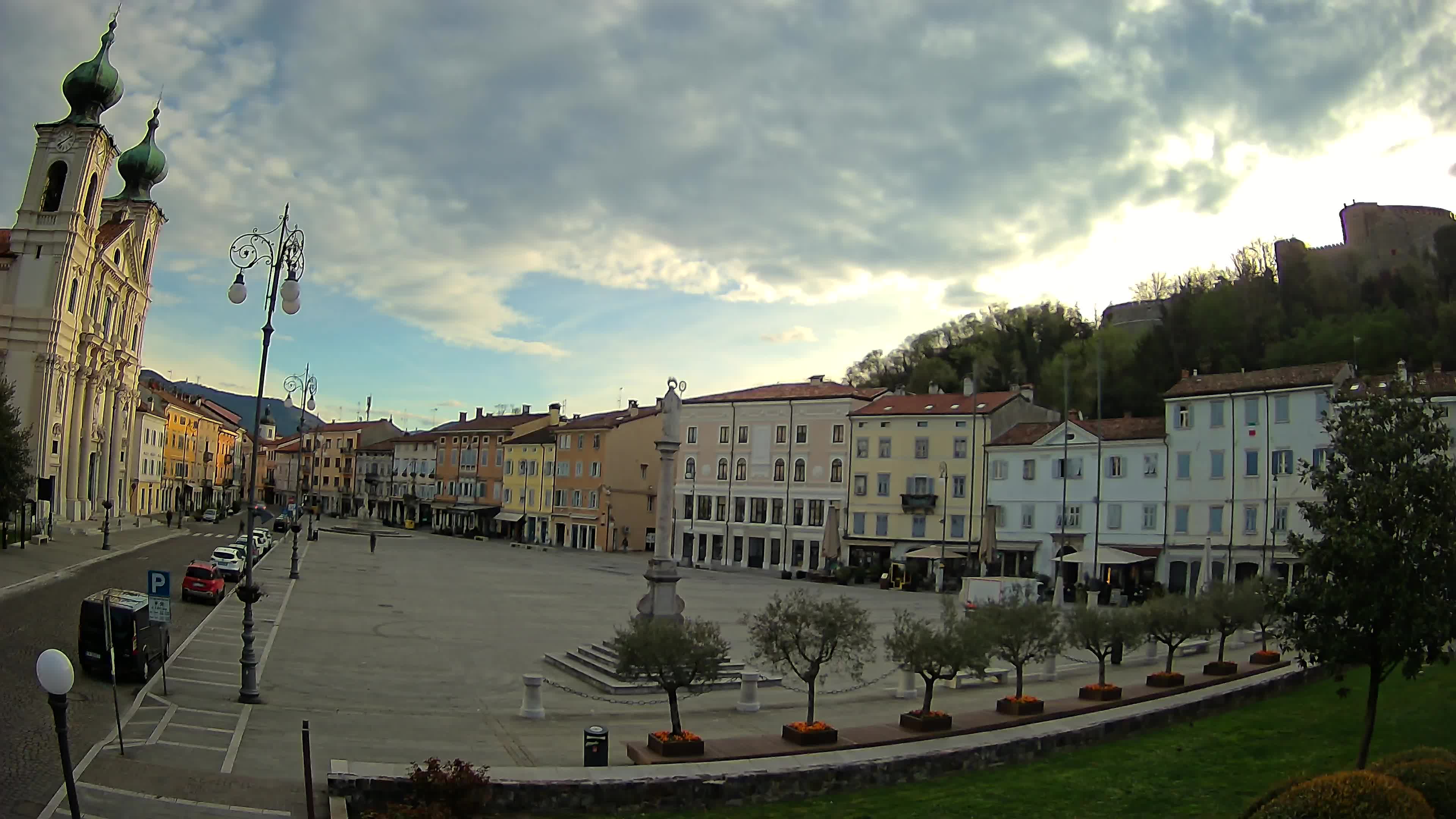 Gorizia Piazza della Vittoria e chiesa di S. Ignazio