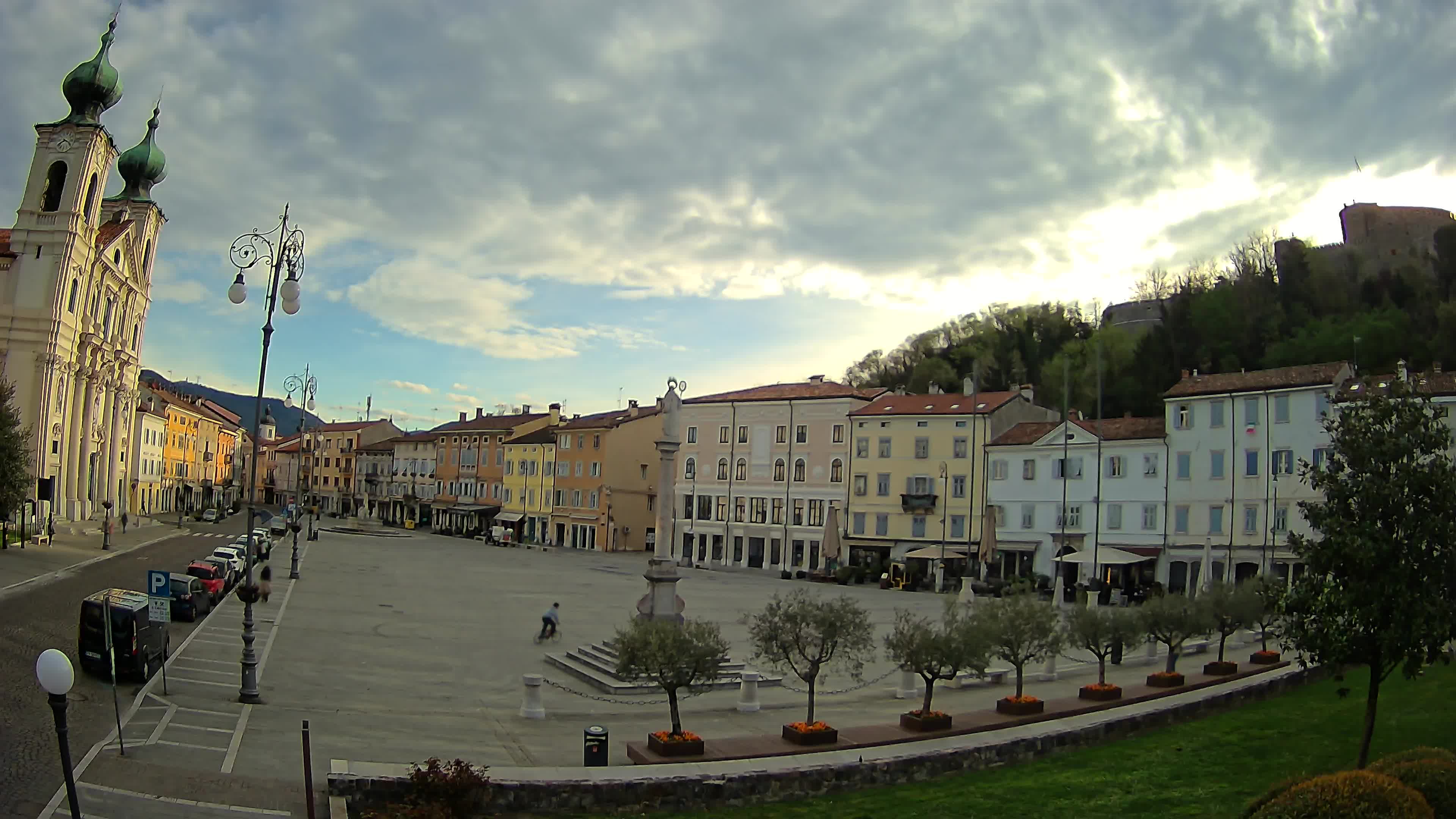 Gorizia Piazza della Vittoria e chiesa di S. Ignazio