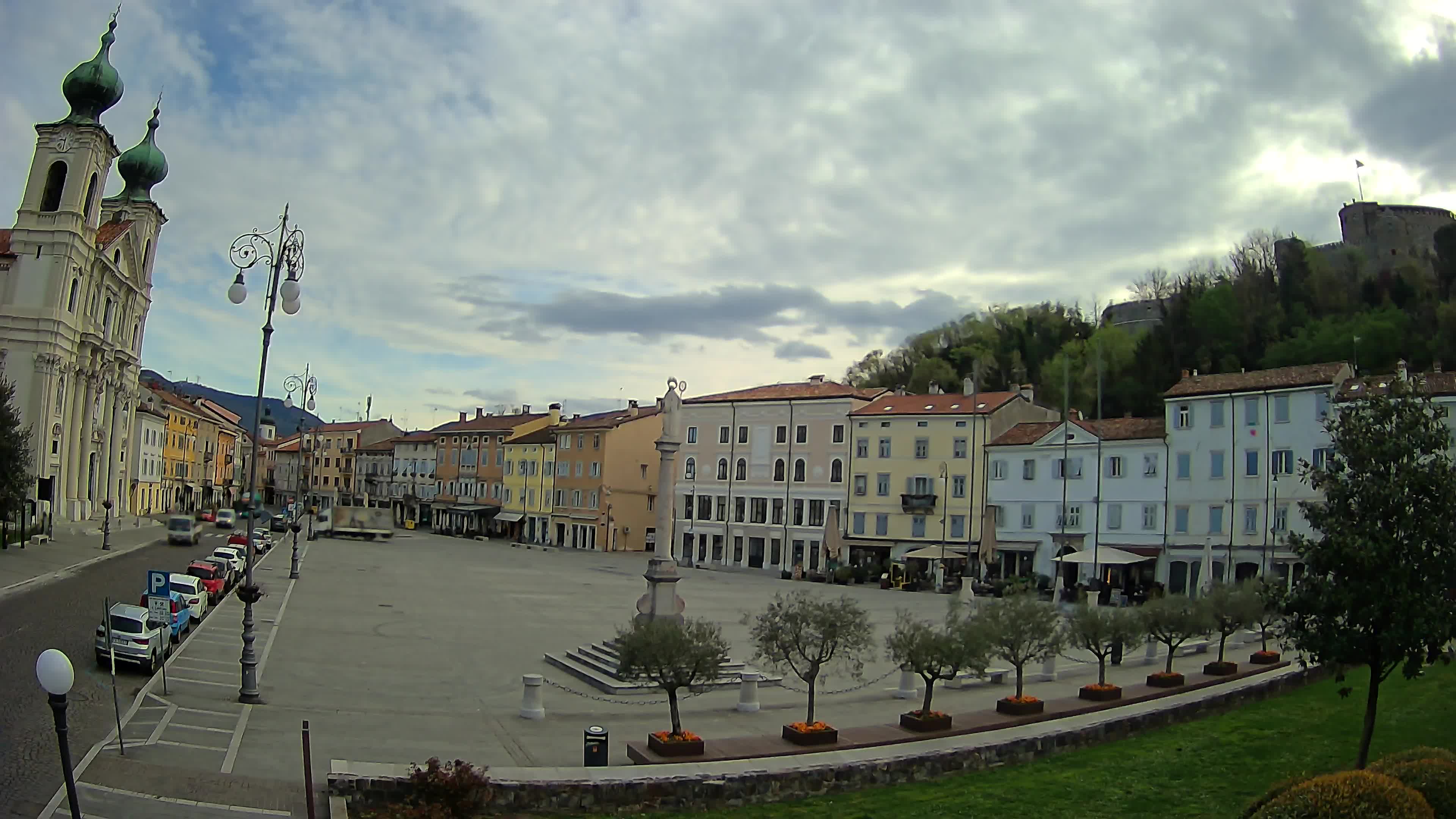 Gorizia Piazza della Vittoria e chiesa di S. Ignazio