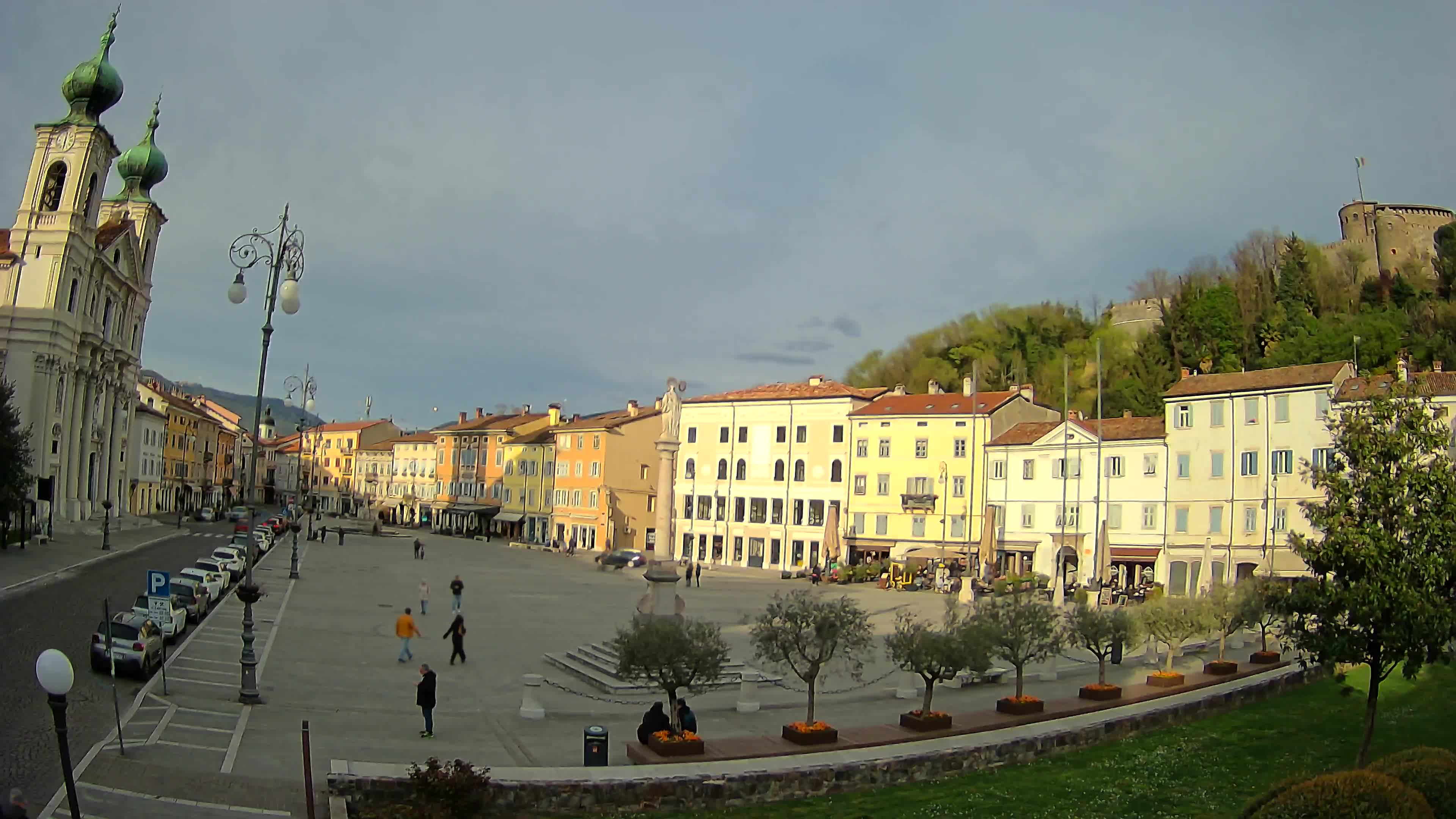 Gorizia Piazza della Vittoria e chiesa di S. Ignazio