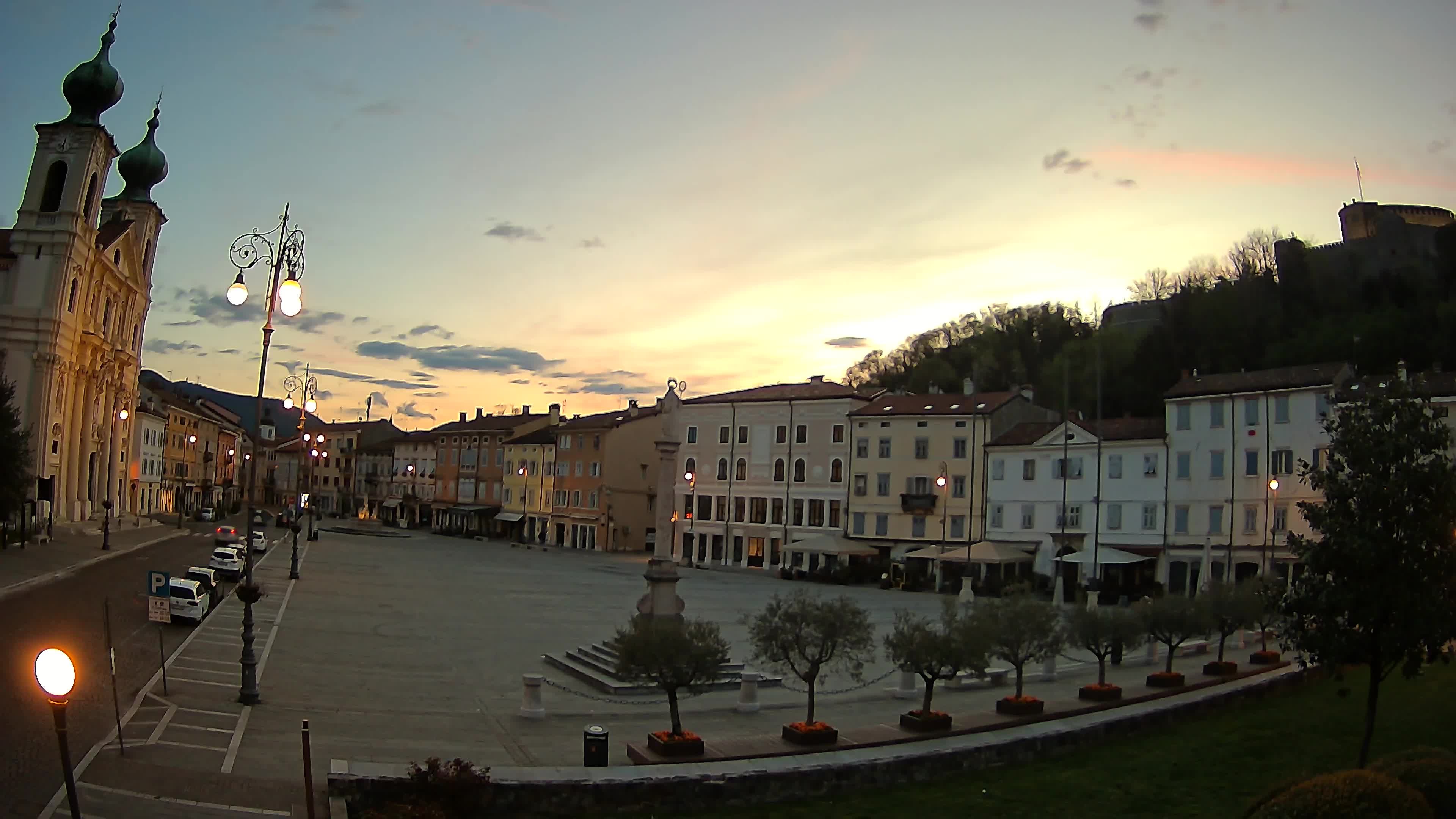 Gorizia Piazza della Vittoria e chiesa di S. Ignazio