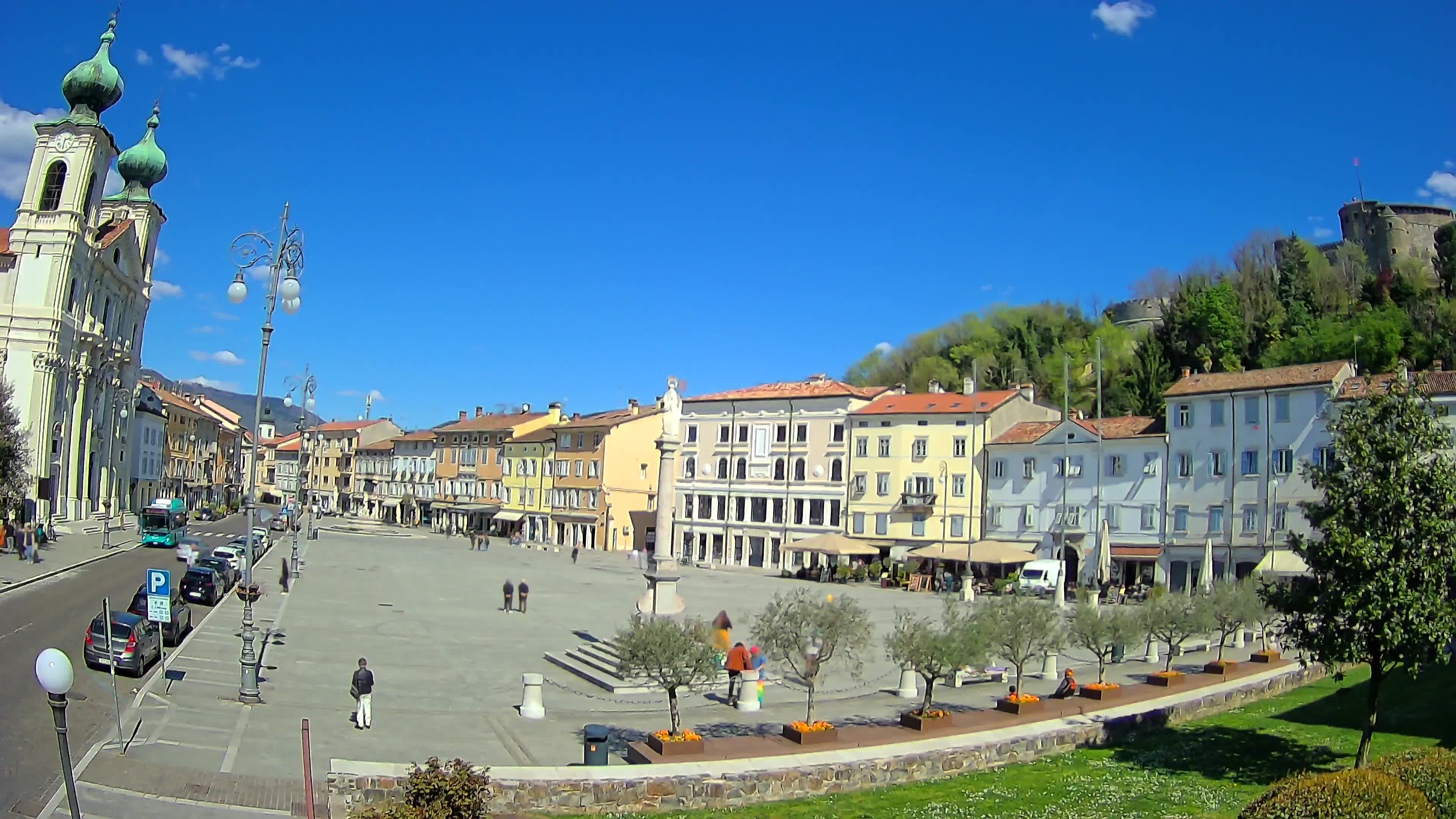 Kamera Gorica Travnik in cerkev sv. Ignacija