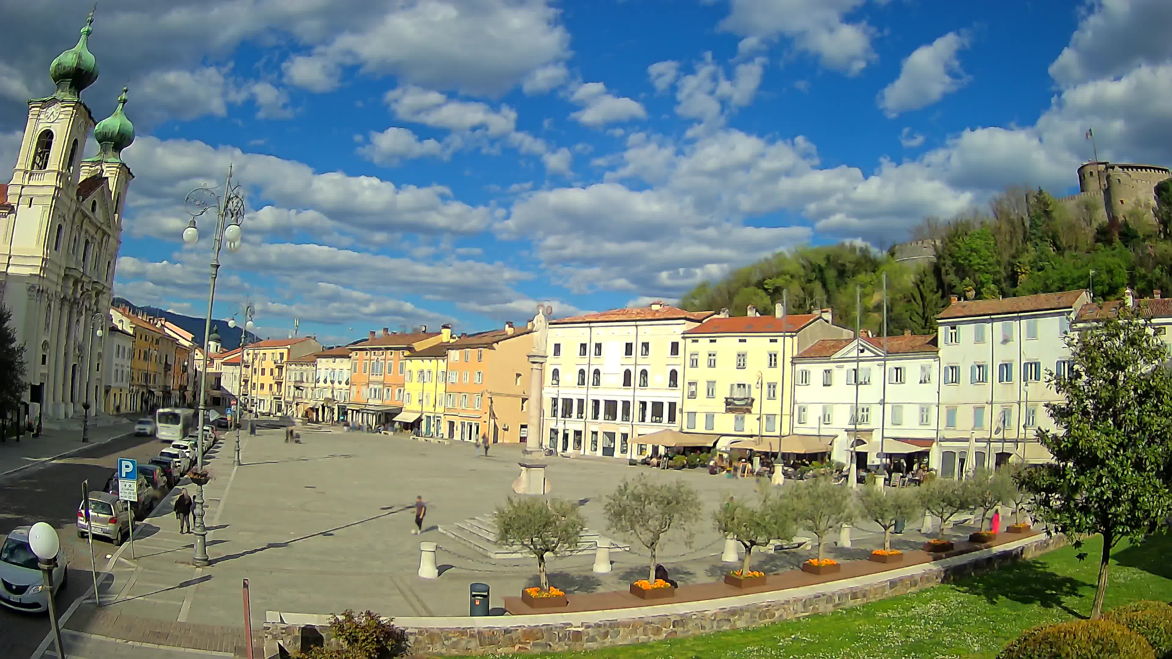 Kamera Gorica Travnik in cerkev sv. Ignacija