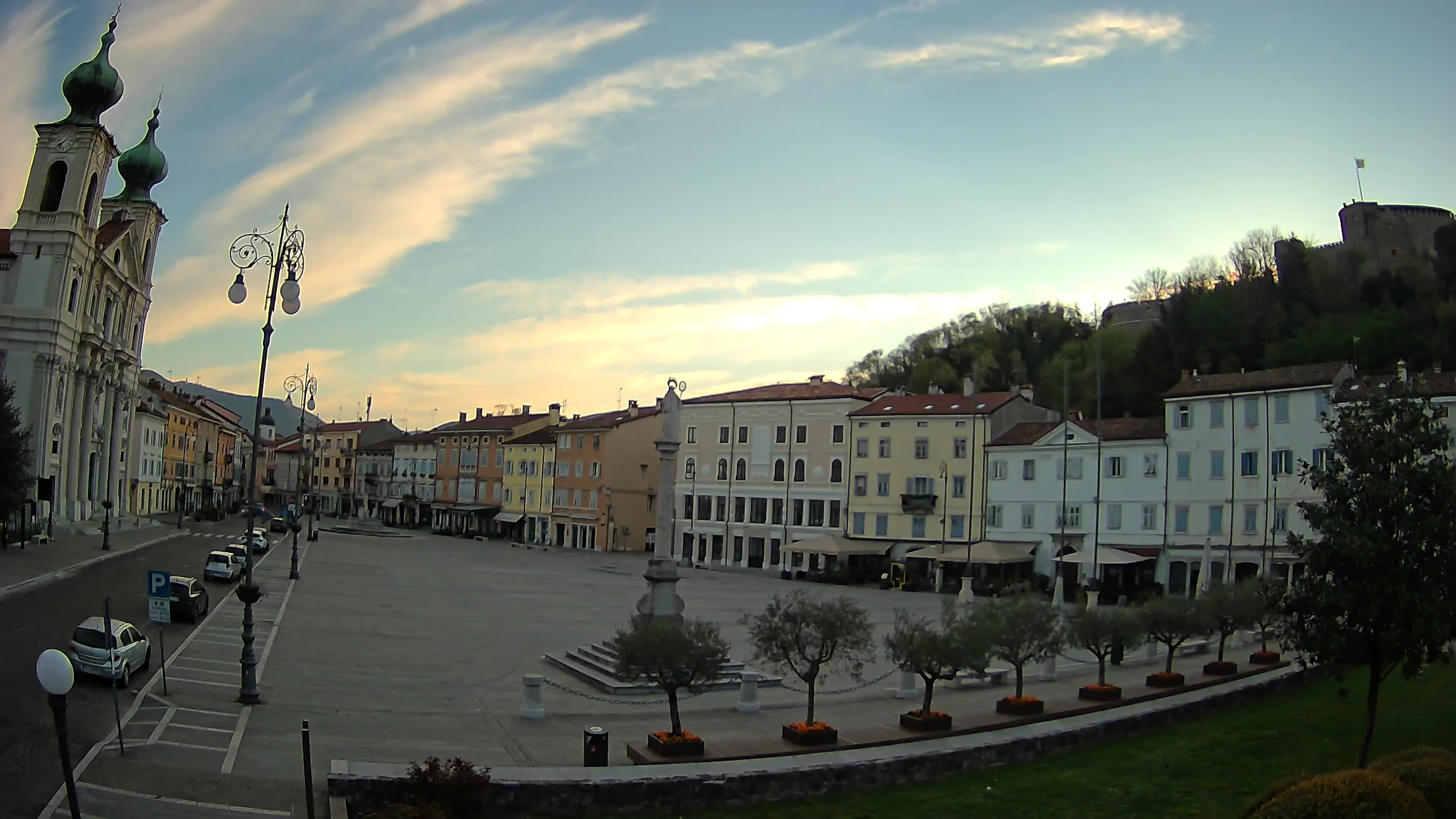 Gorizia Piazza della Vittoria e chiesa di S. Ignazio