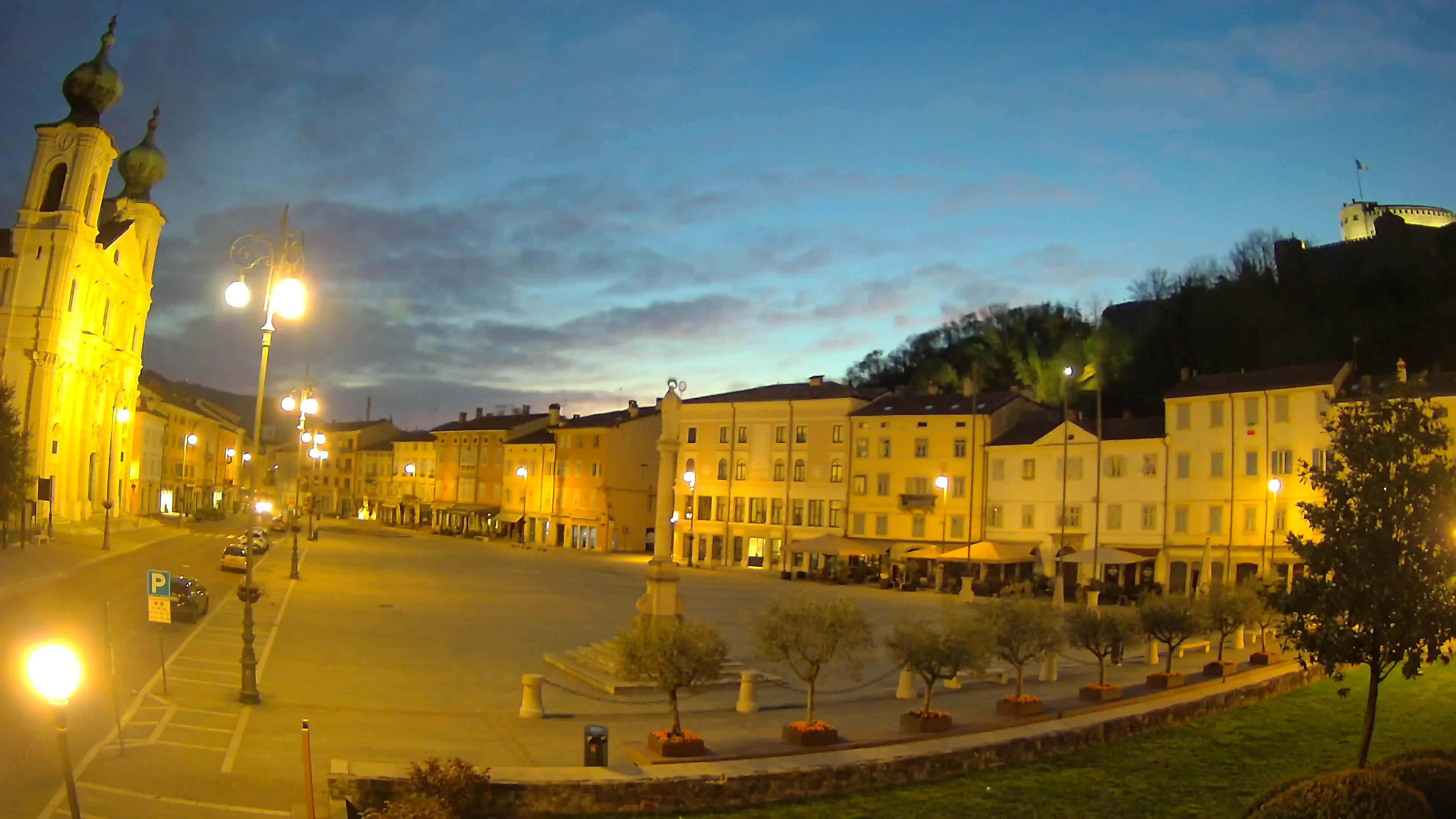 Gorizia Piazza della Vittoria e chiesa di S. Ignazio