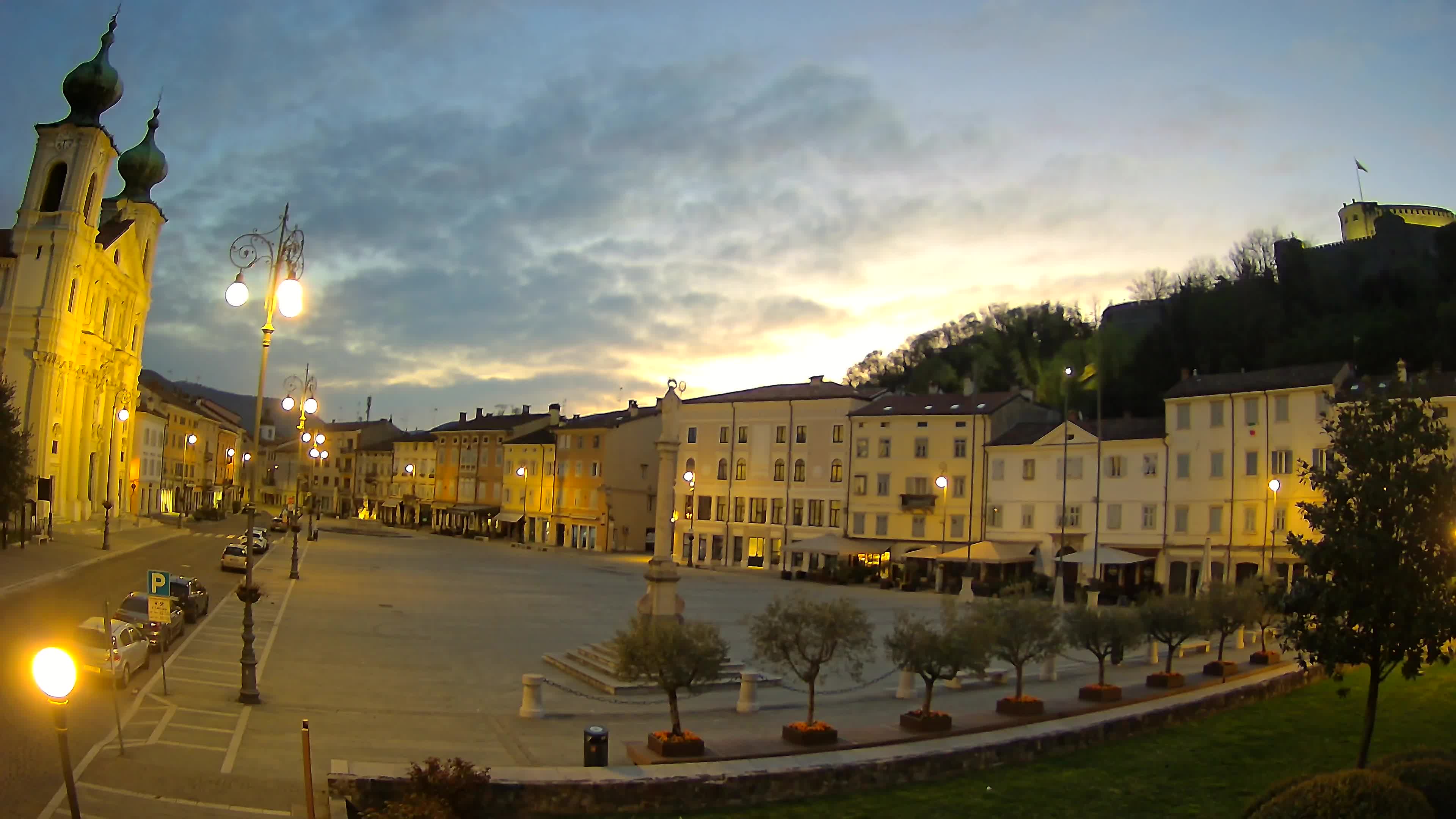 Gorizia Piazza della Vittoria e chiesa di S. Ignazio