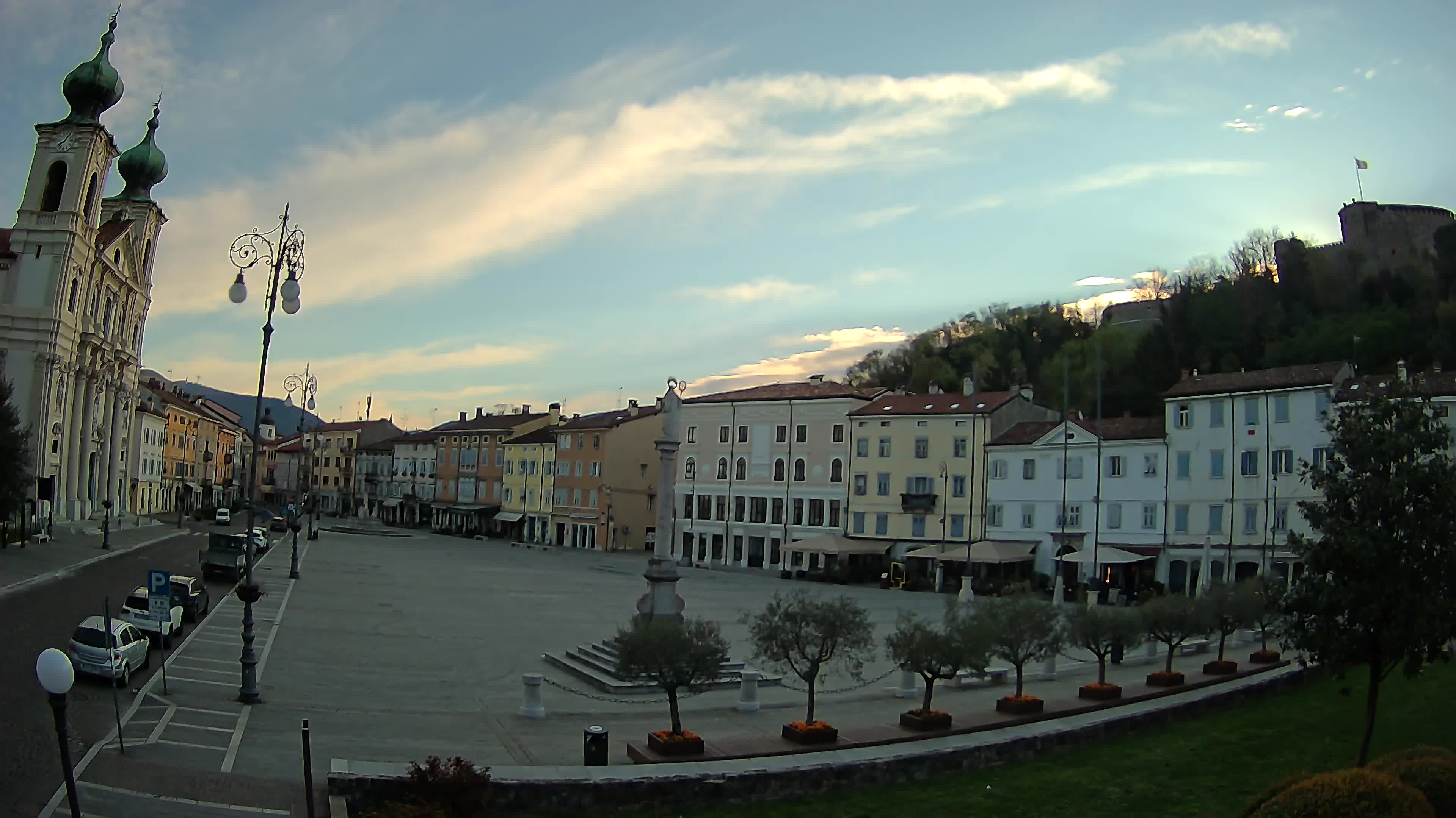 Gorizia Piazza della Vittoria e chiesa di S. Ignazio