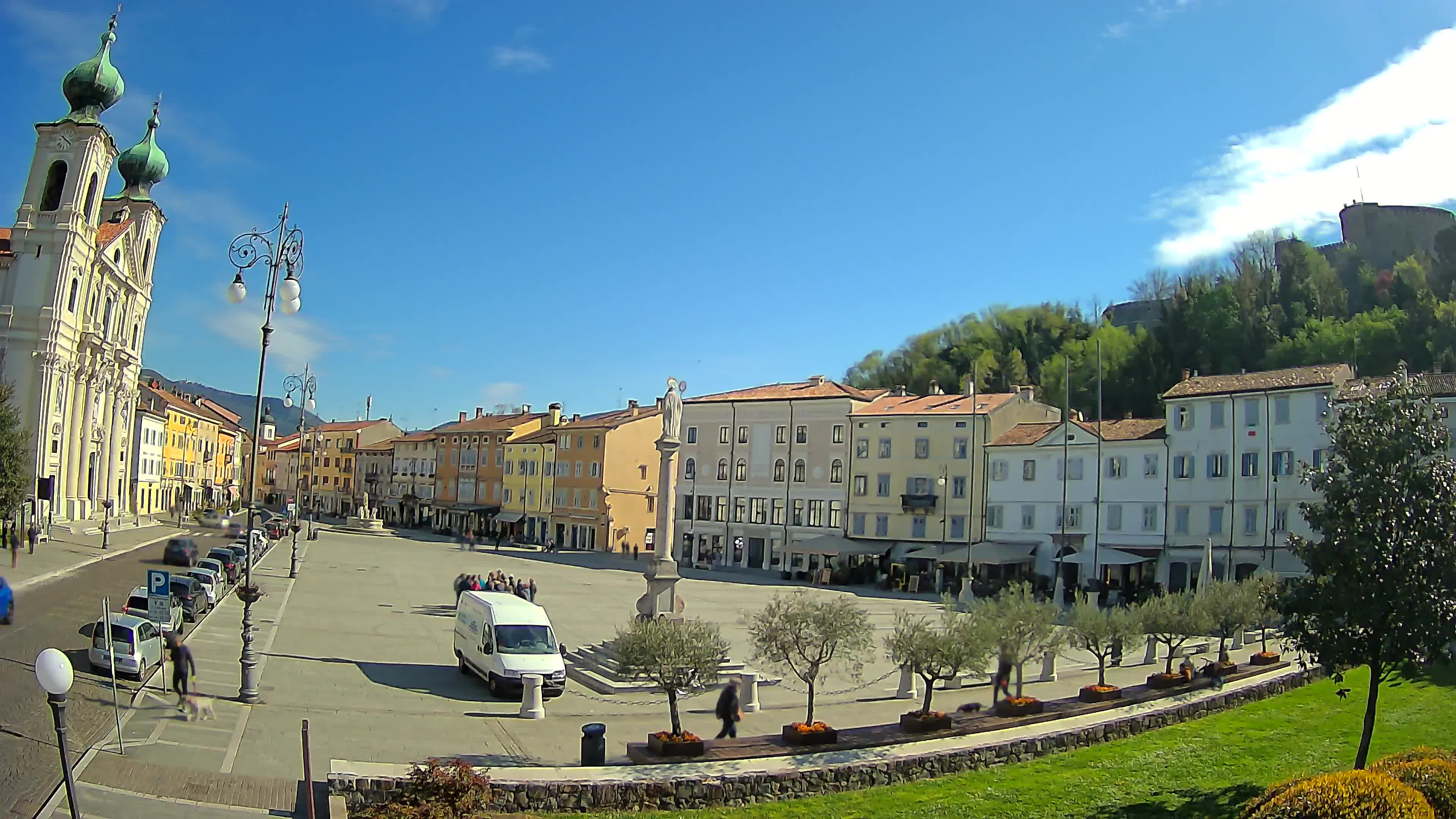 Kamera Gorica Travnik in cerkev sv. Ignacija