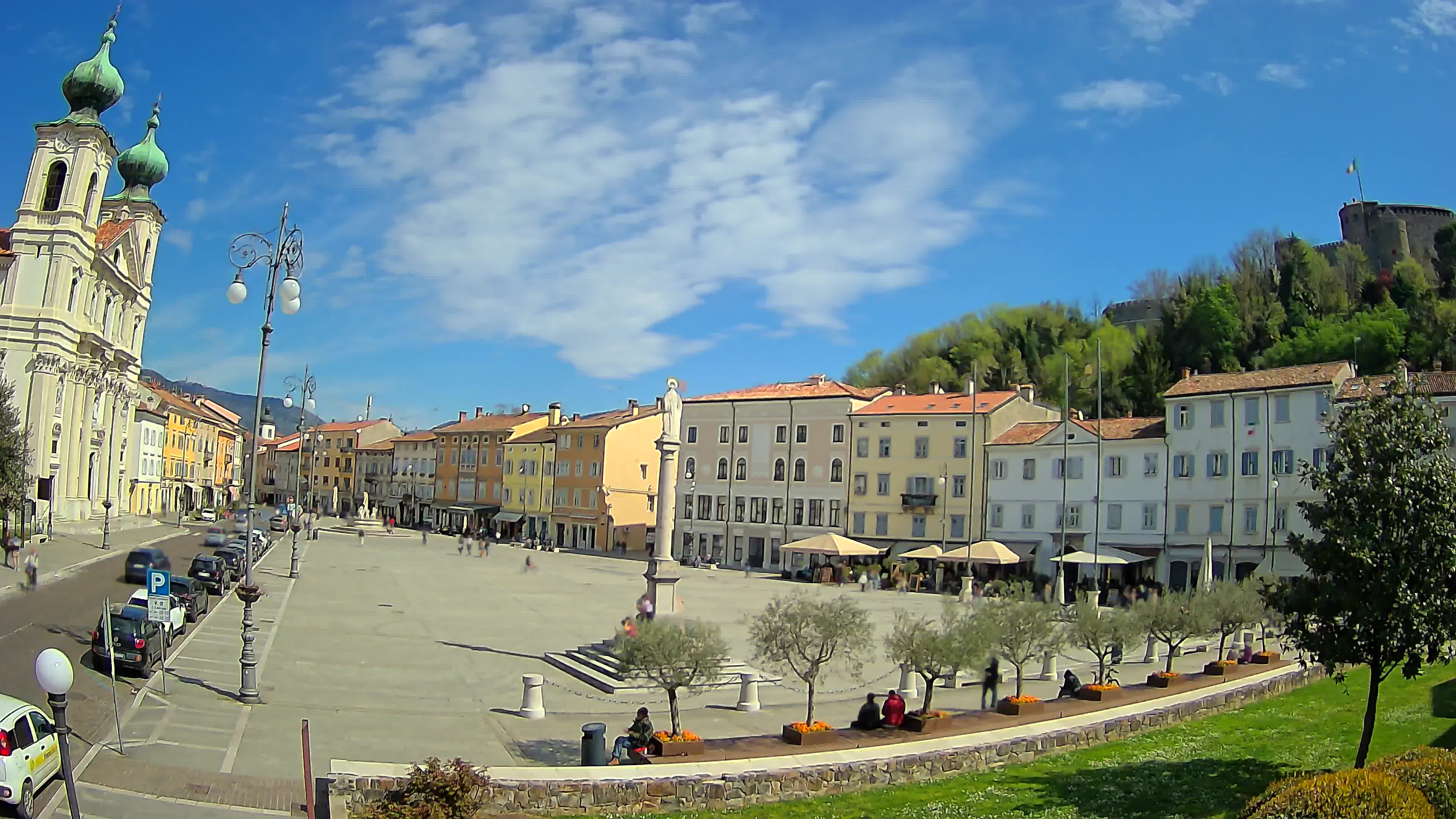 Kamera Gorica Travnik in cerkev sv. Ignacija