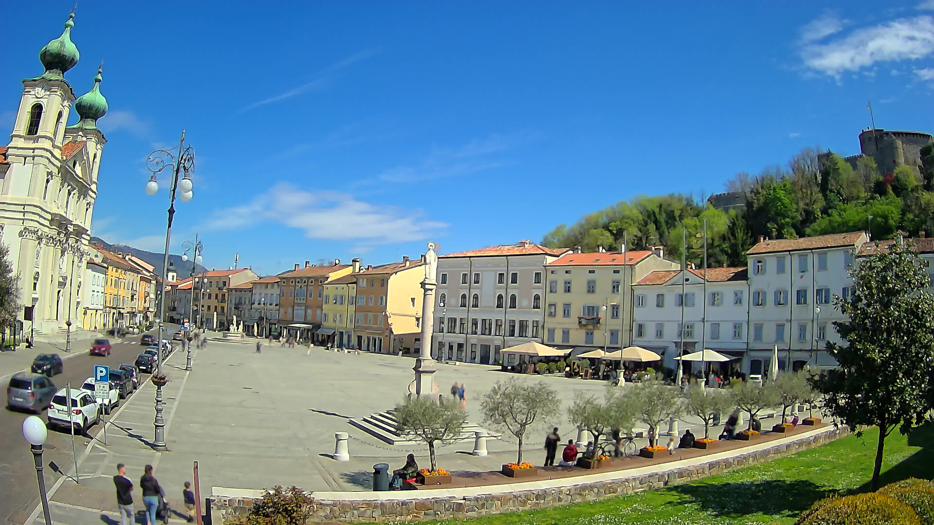 Gorizia Piazza della Vittoria e chiesa di S. Ignazio