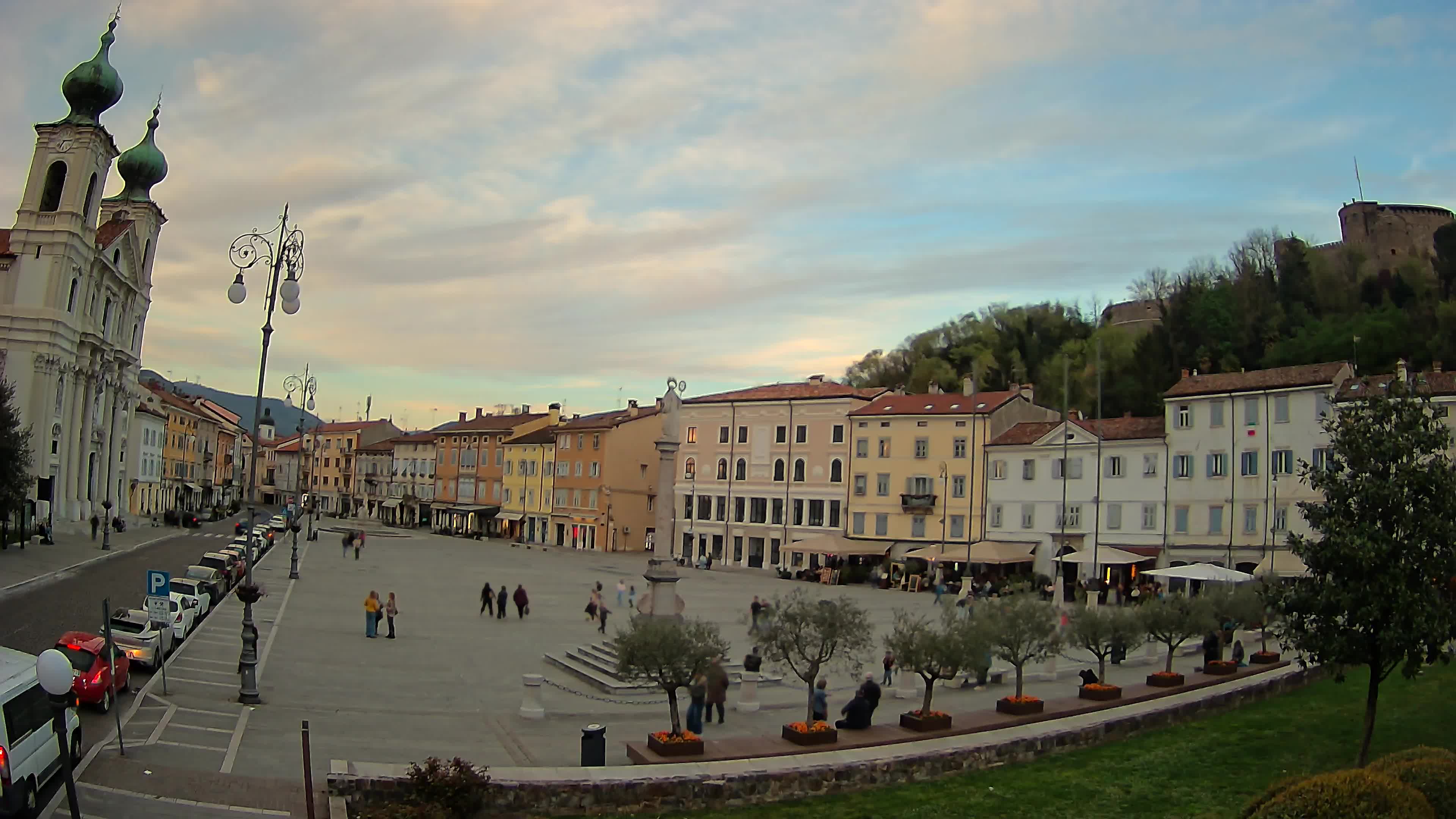 Gorizia Piazza della Vittoria e chiesa di S. Ignazio