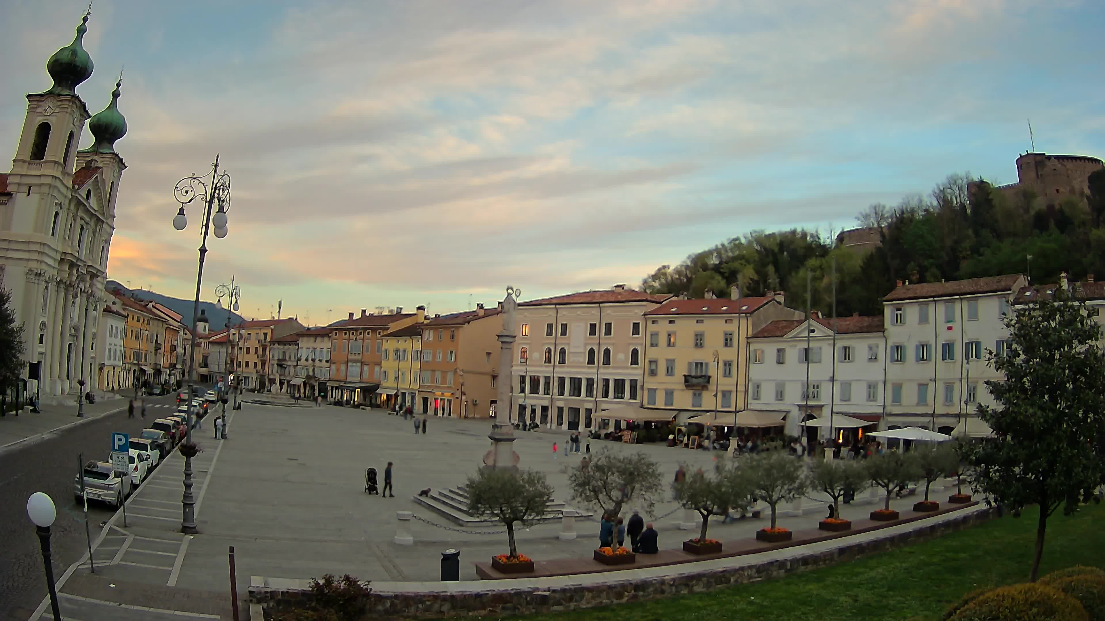 Gorizia Piazza della Vittoria e chiesa di S. Ignazio