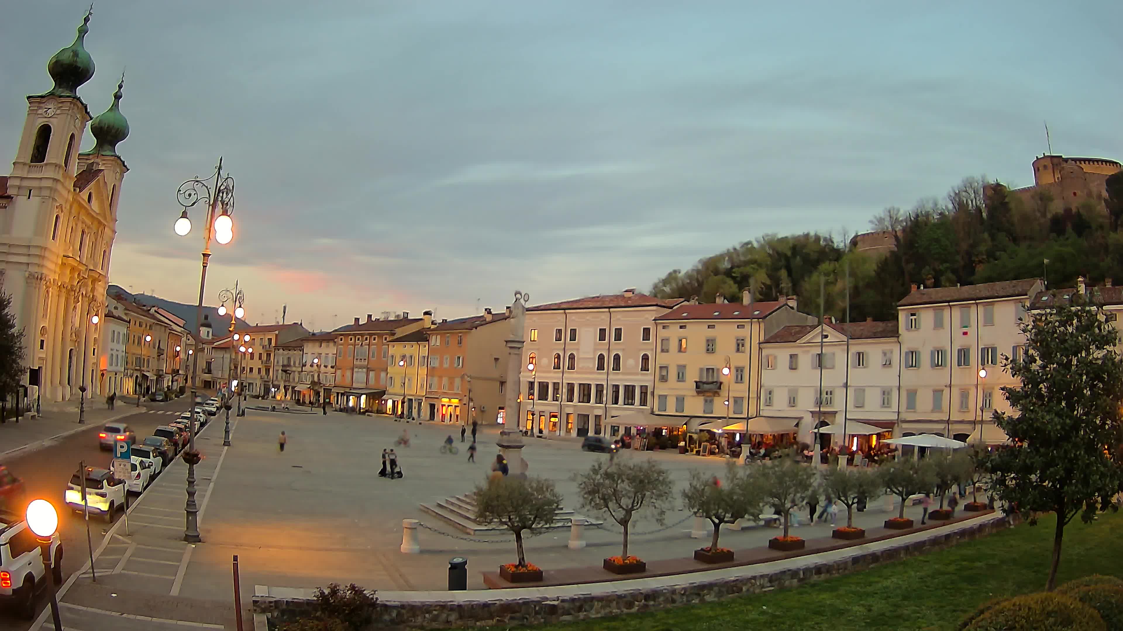 Gorizia Piazza della Vittoria e chiesa di S. Ignazio
