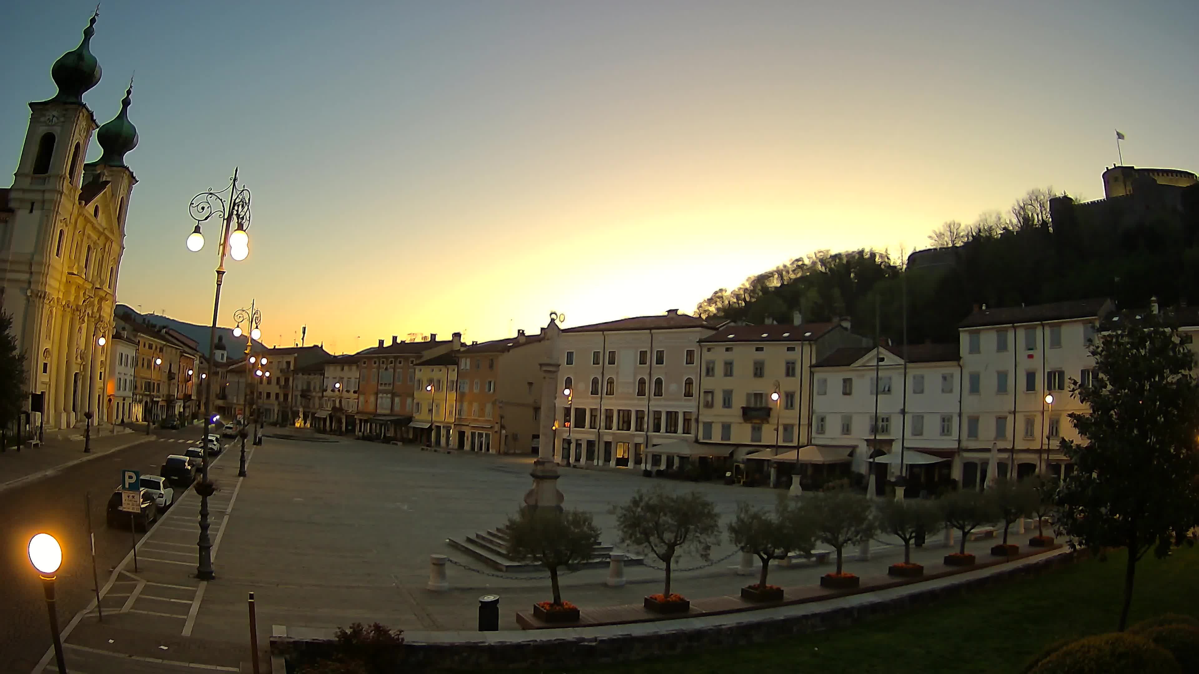 Gorizia Piazza della Vittoria e chiesa di S. Ignazio