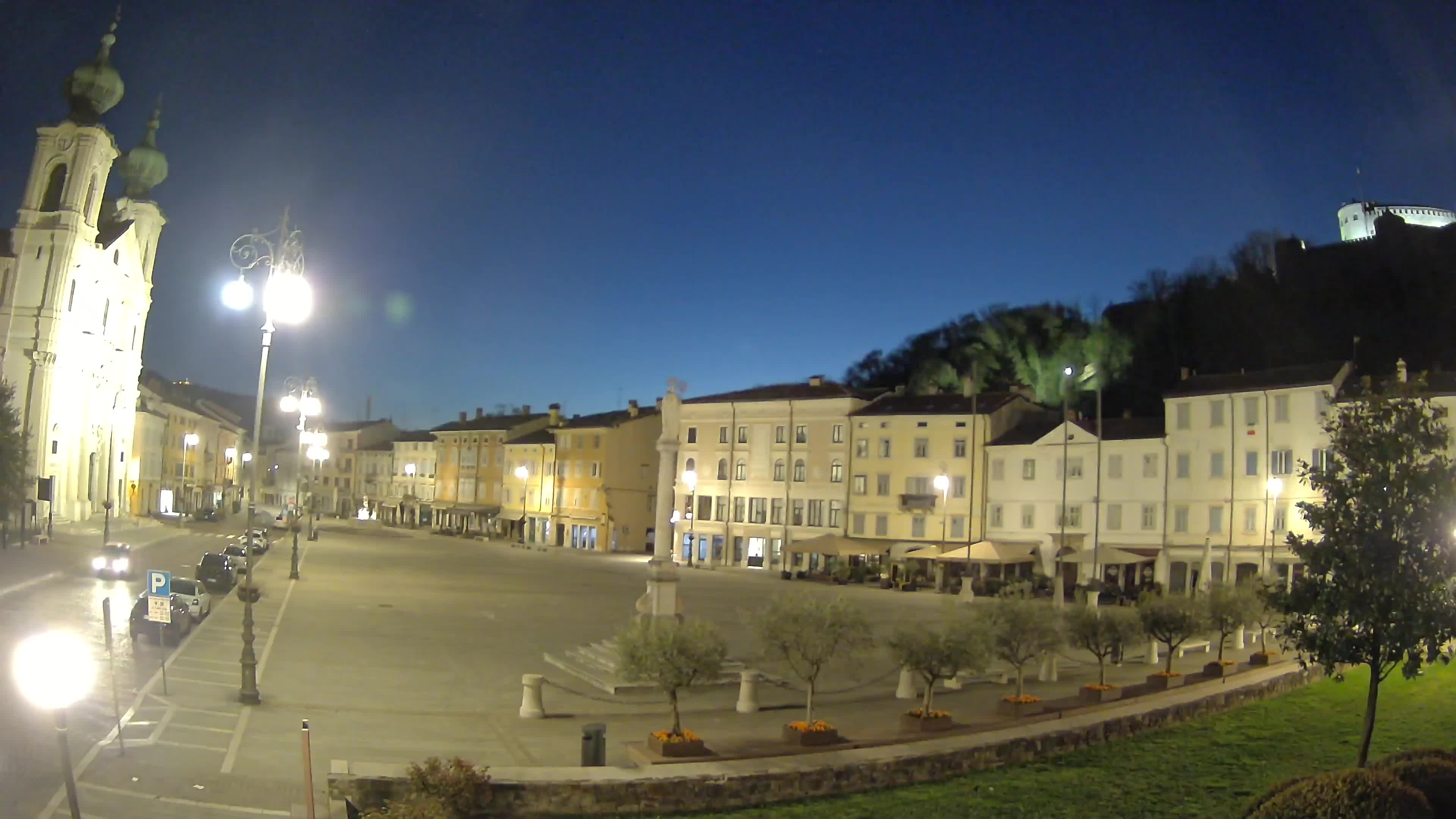 Gorizia Piazza della Vittoria e chiesa di S. Ignazio