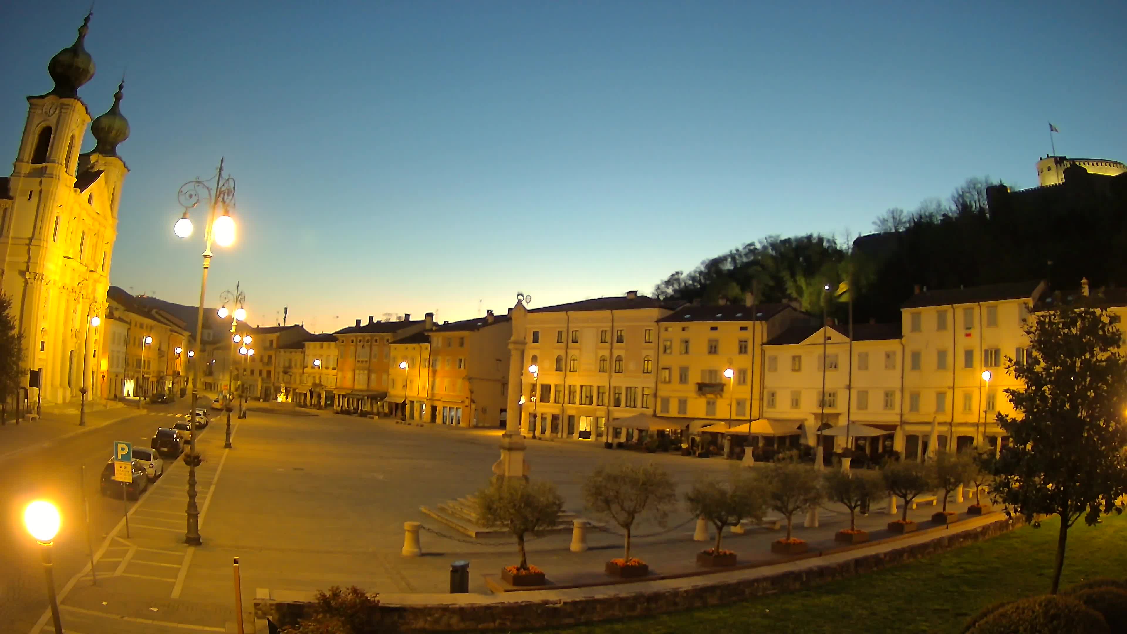 Gorizia Piazza della Vittoria e chiesa di S. Ignazio