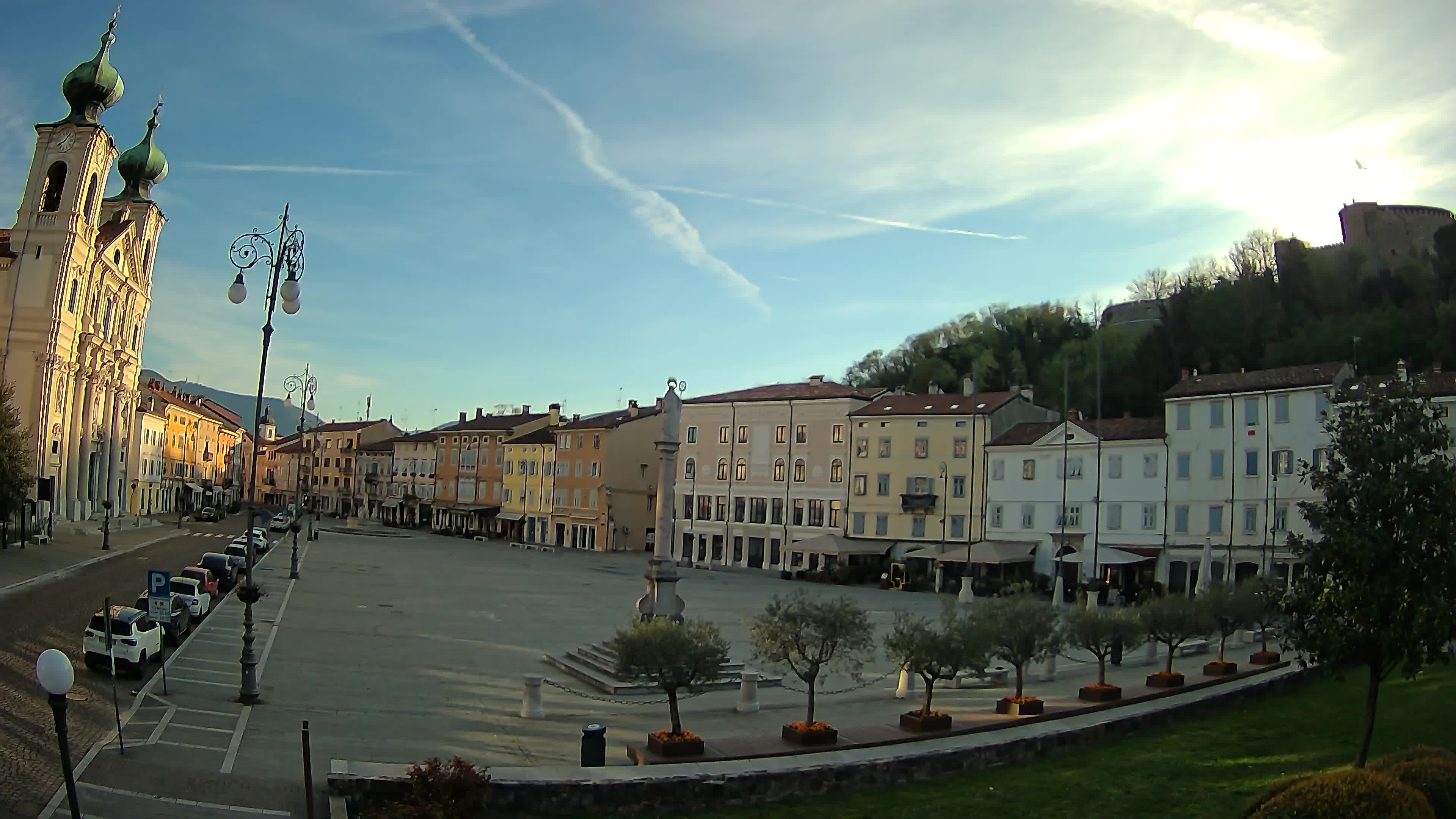Kamera Gorica Travnik in cerkev sv. Ignacija