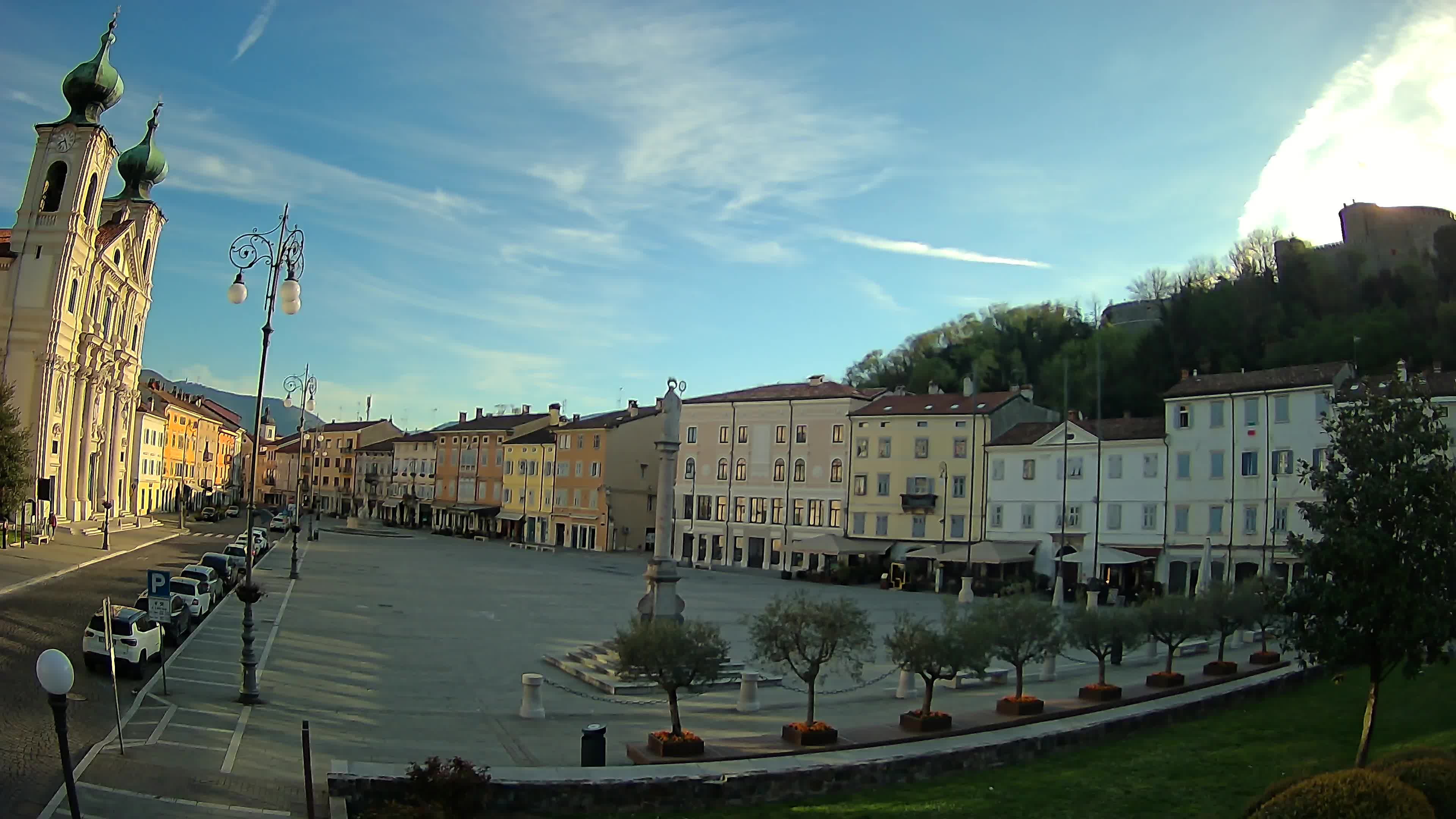 Kamera Gorica Travnik in cerkev sv. Ignacija