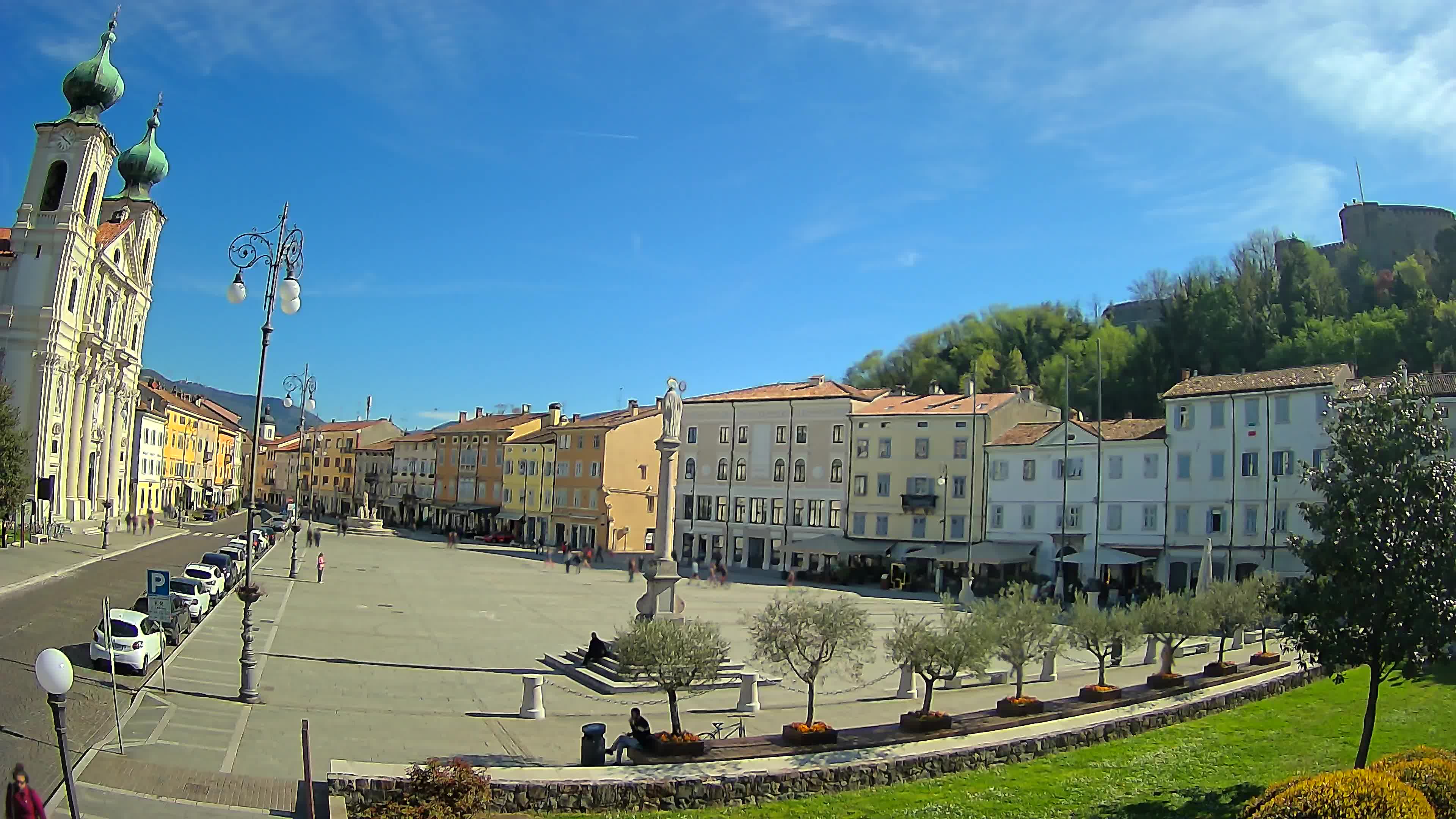 Kamera Gorica Travnik in cerkev sv. Ignacija