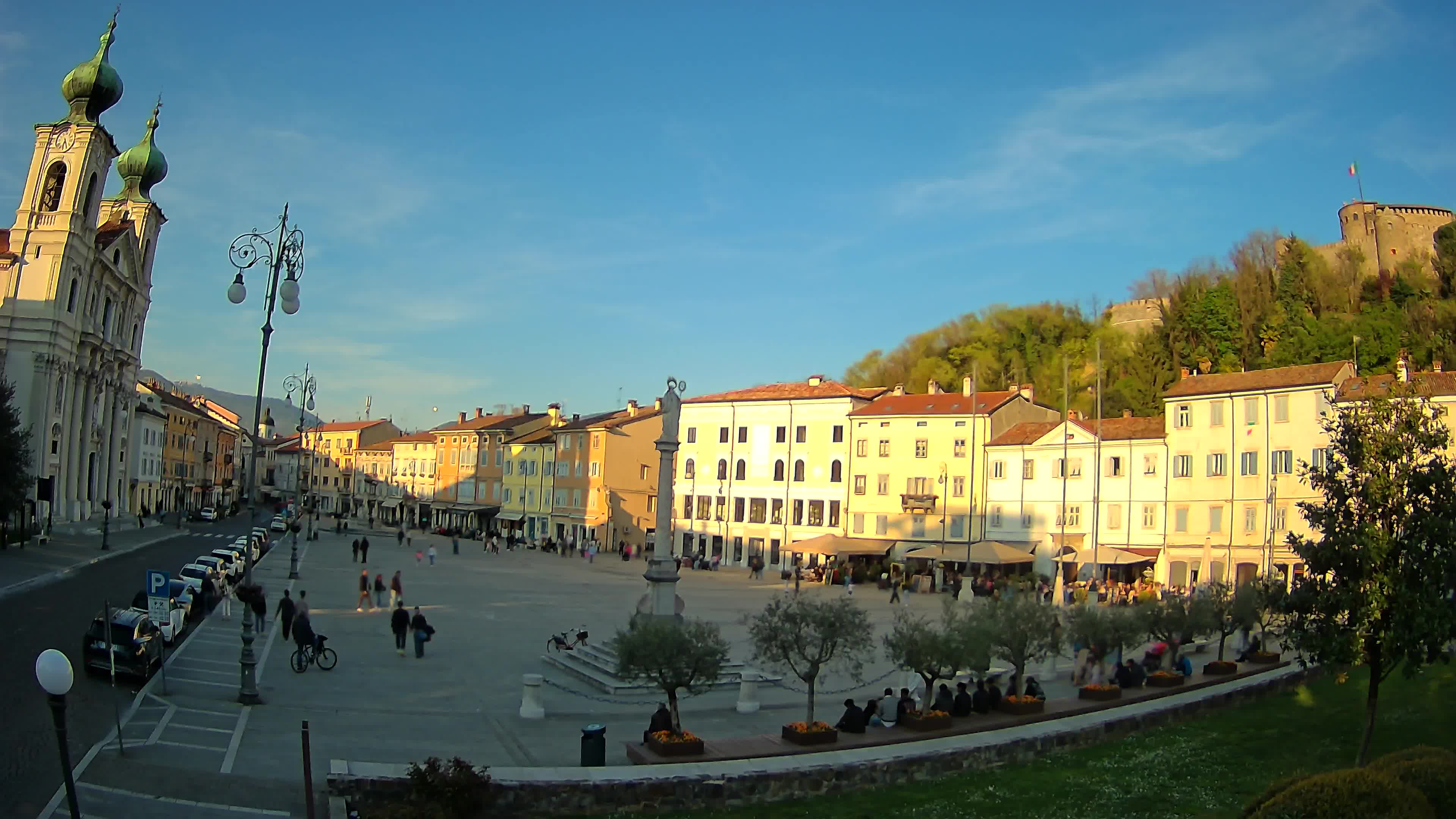 Gorizia Piazza della Vittoria e chiesa di S. Ignazio