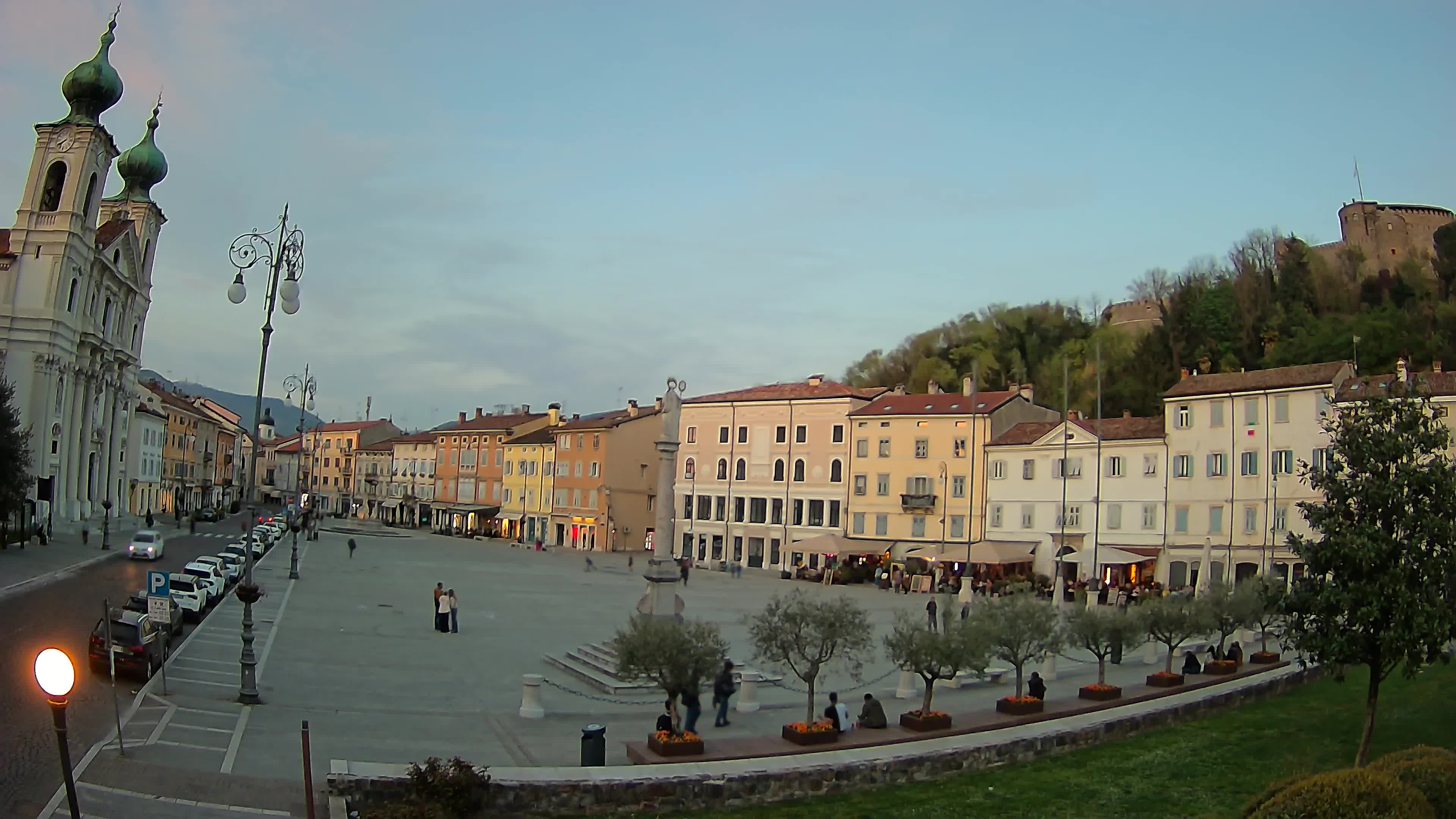 Gorizia Piazza della Vittoria e chiesa di S. Ignazio